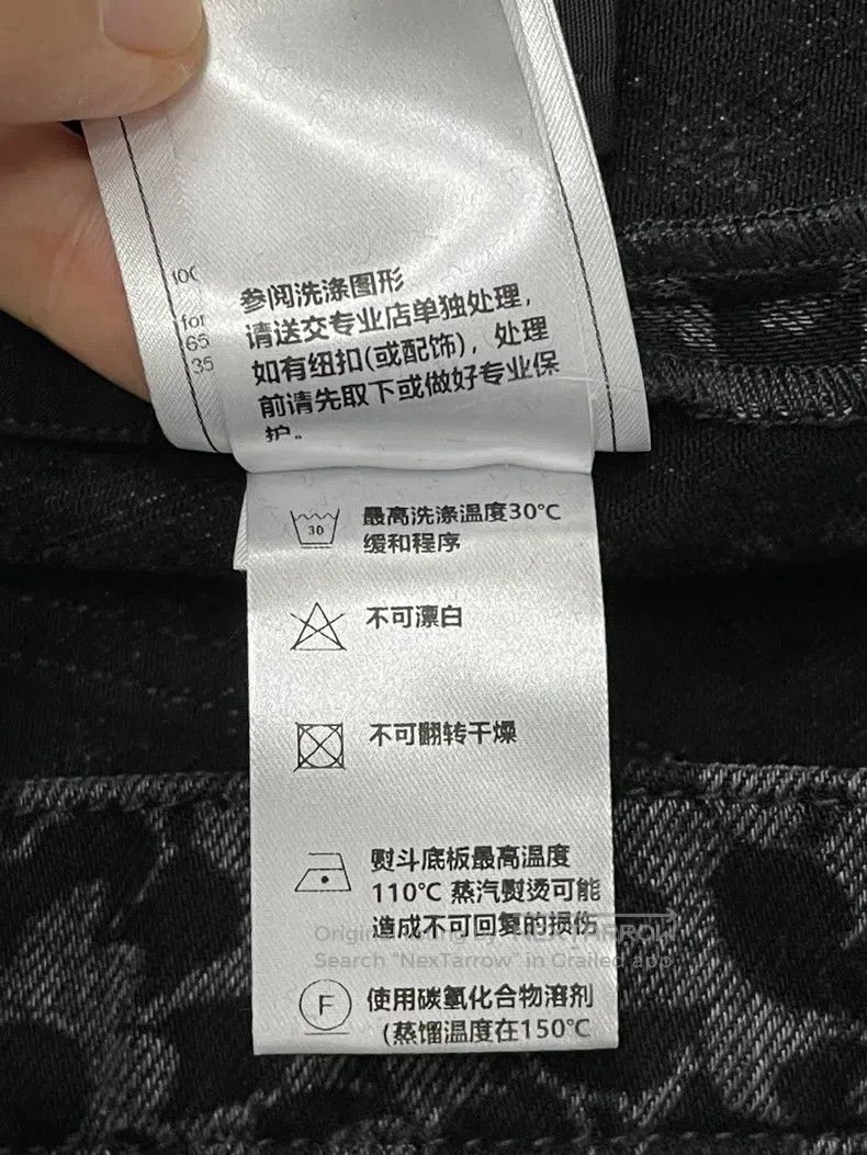 Chanel Chanel 24B black and gray camelia print jeans Size 42" / US 20 - 6 Thumbnail