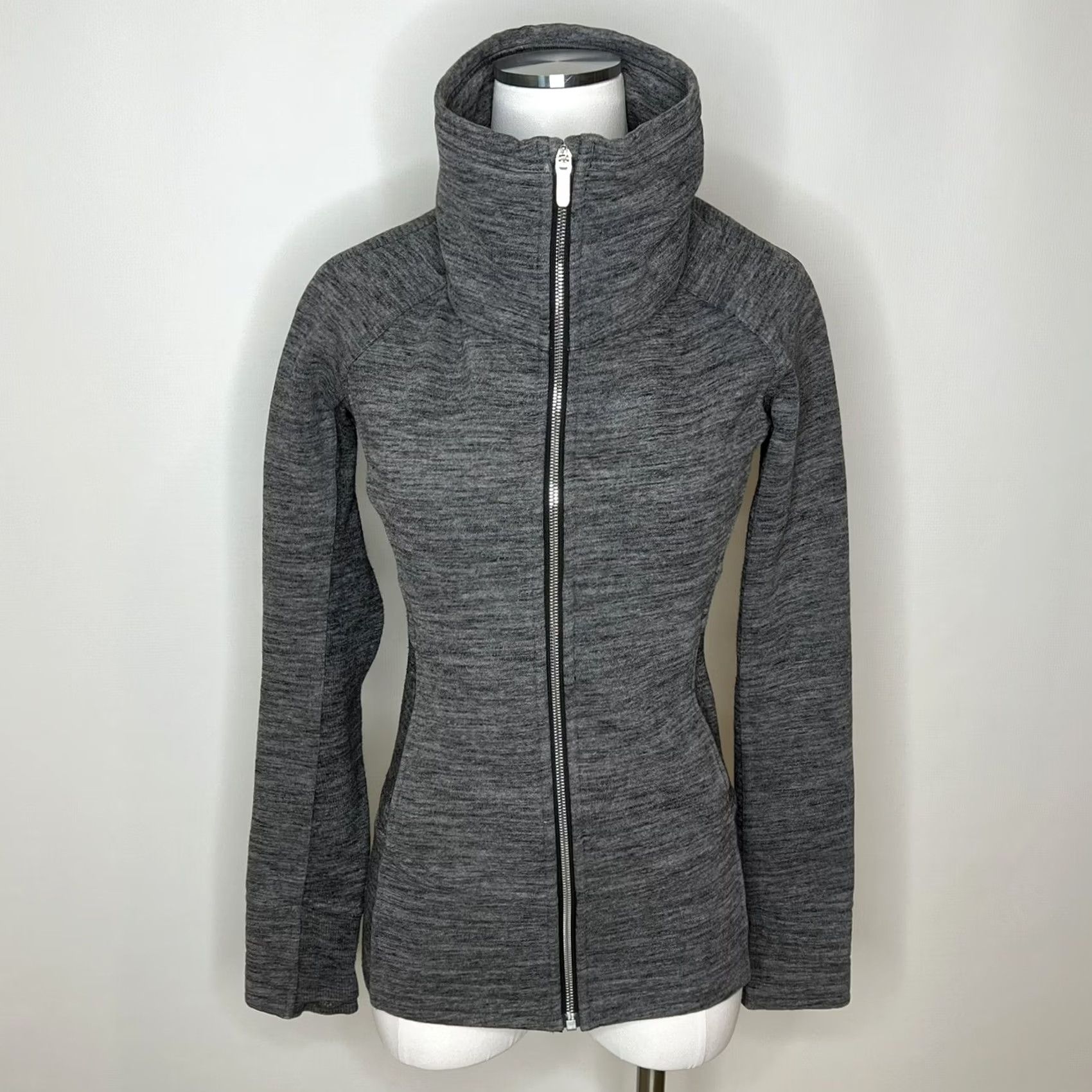 Lululemon VINTAGE? no - incorrect. Size S / US 4 / IT 40 - 2 Thumbnail