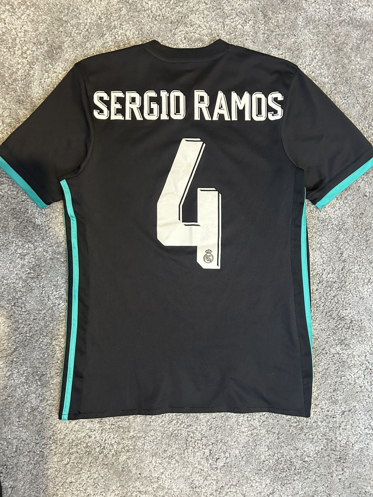 Adidas Real Madrid 2017-2018 away jersey Size US S / EU 44-46 / 1 - 9 Thumbnail