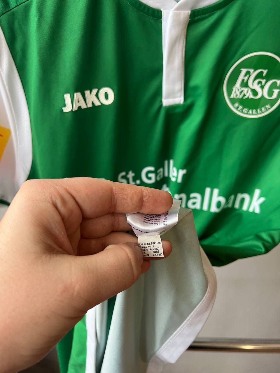 Sports Specialties 2017/18 ST GALLEN SIGNED HOME SOCCER JERSEY FOOTBALL SHIRT L Size US L / EU 52-54 / 3 - 12 Thumbnail