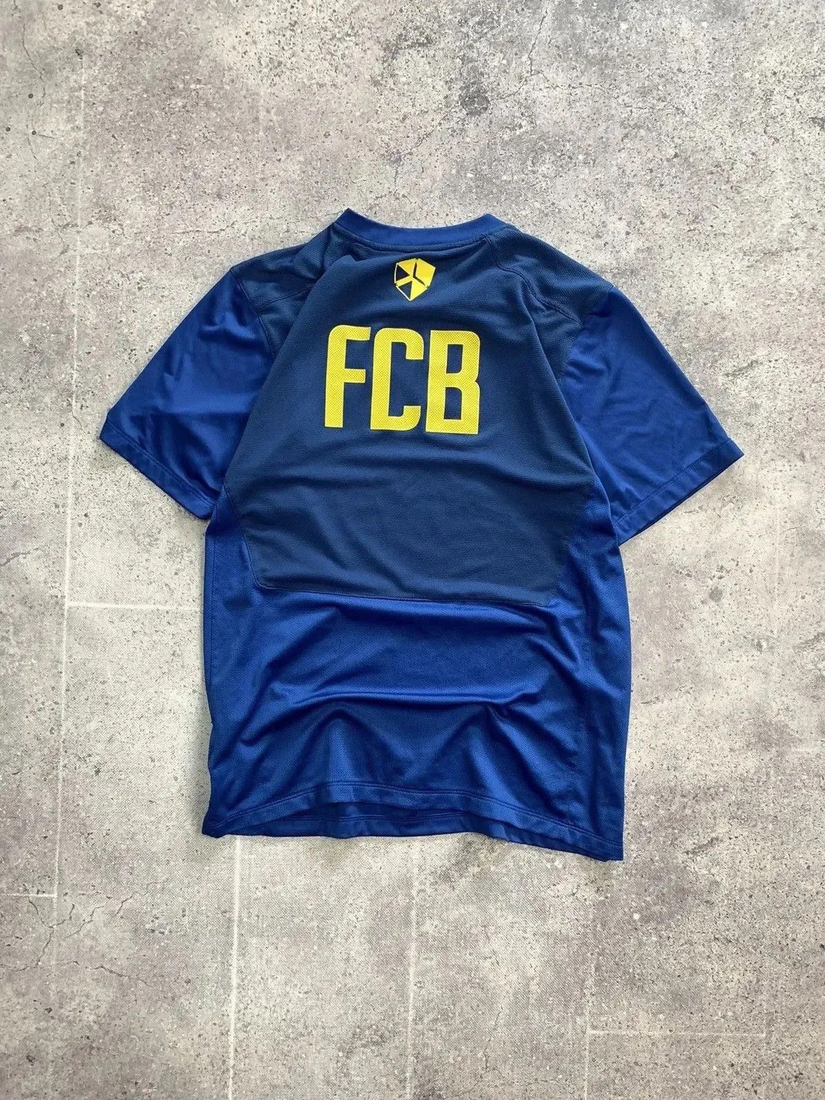 Nike × Vintage Y2K T-shirt Barcelona Blockcore faded sk8 spain Size US M / EU 48-50 / 2 - 2 Thumbnail