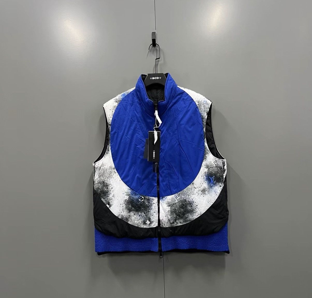 Louis Vuitton Louis Vuitton Reversible Star Print Down Gilet J41 Size US XL / EU 56 / 4 - 1 Thumbnail