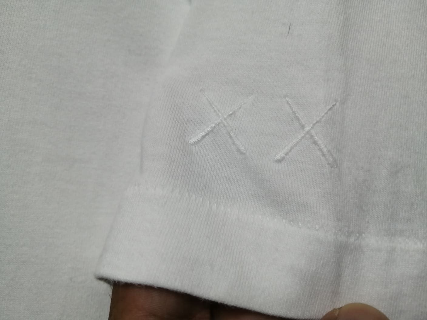 Japanese Brand VINTAGE KAWS VERY RARE Size US M / EU 48-50 / 2 - 4 Thumbnail
