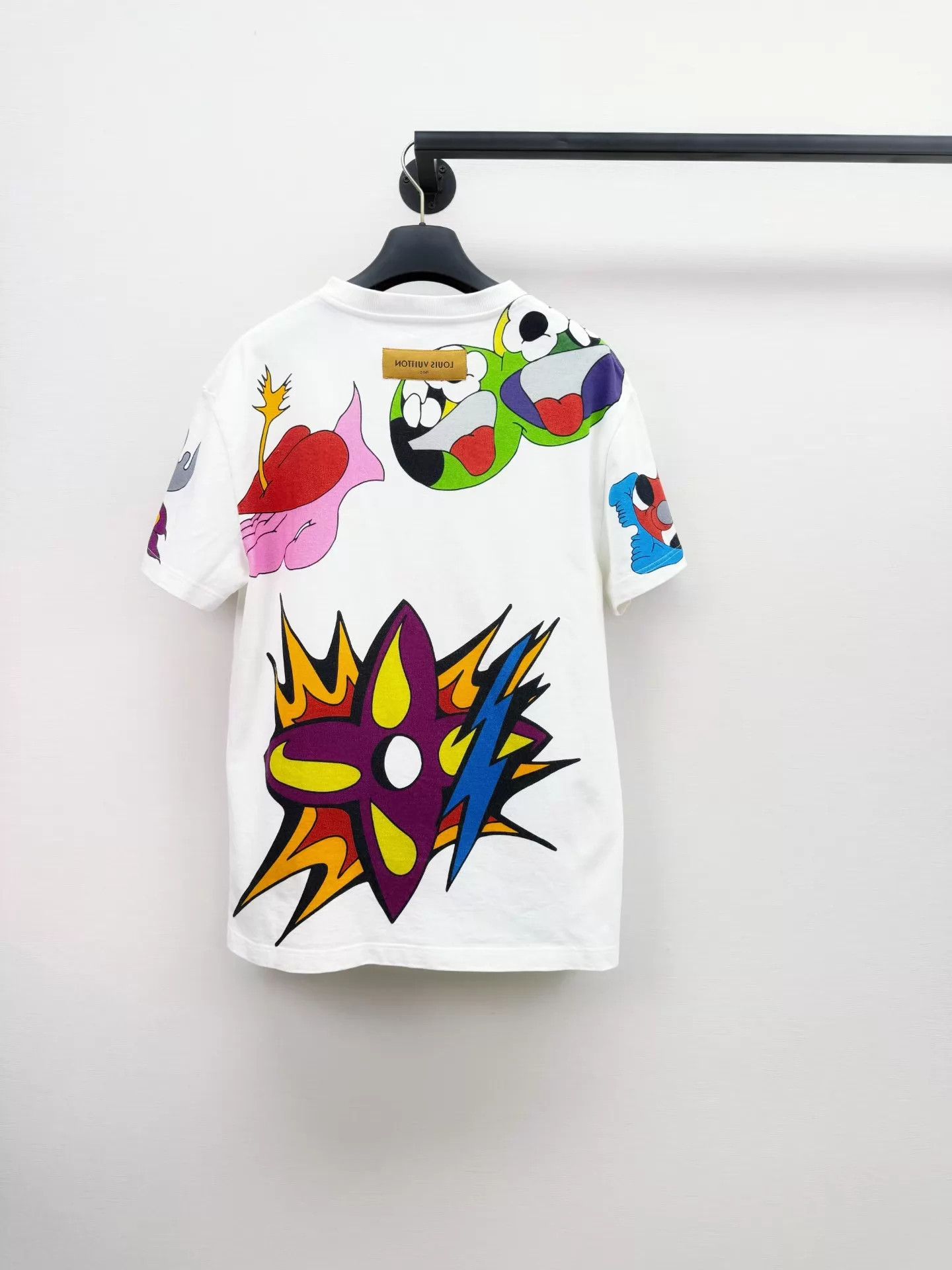 Louis Vuitton Louis Vuitton Printed T-Shirt Size S Authentic Worn 2x Size US S / EU 44-46 / 1 - 1 Thumbnail