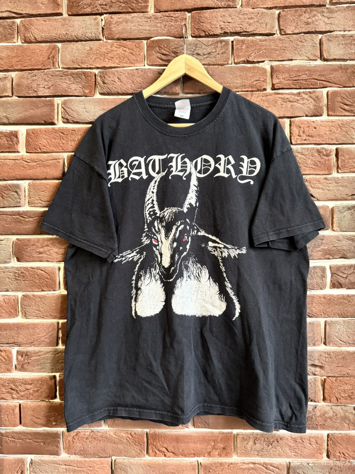 Band Tees Elizabeth Bathory Vintage 00s Goat Queen Metal Band Tee 666 Size US XL / EU 56 / 4 - 1 Thumbnail