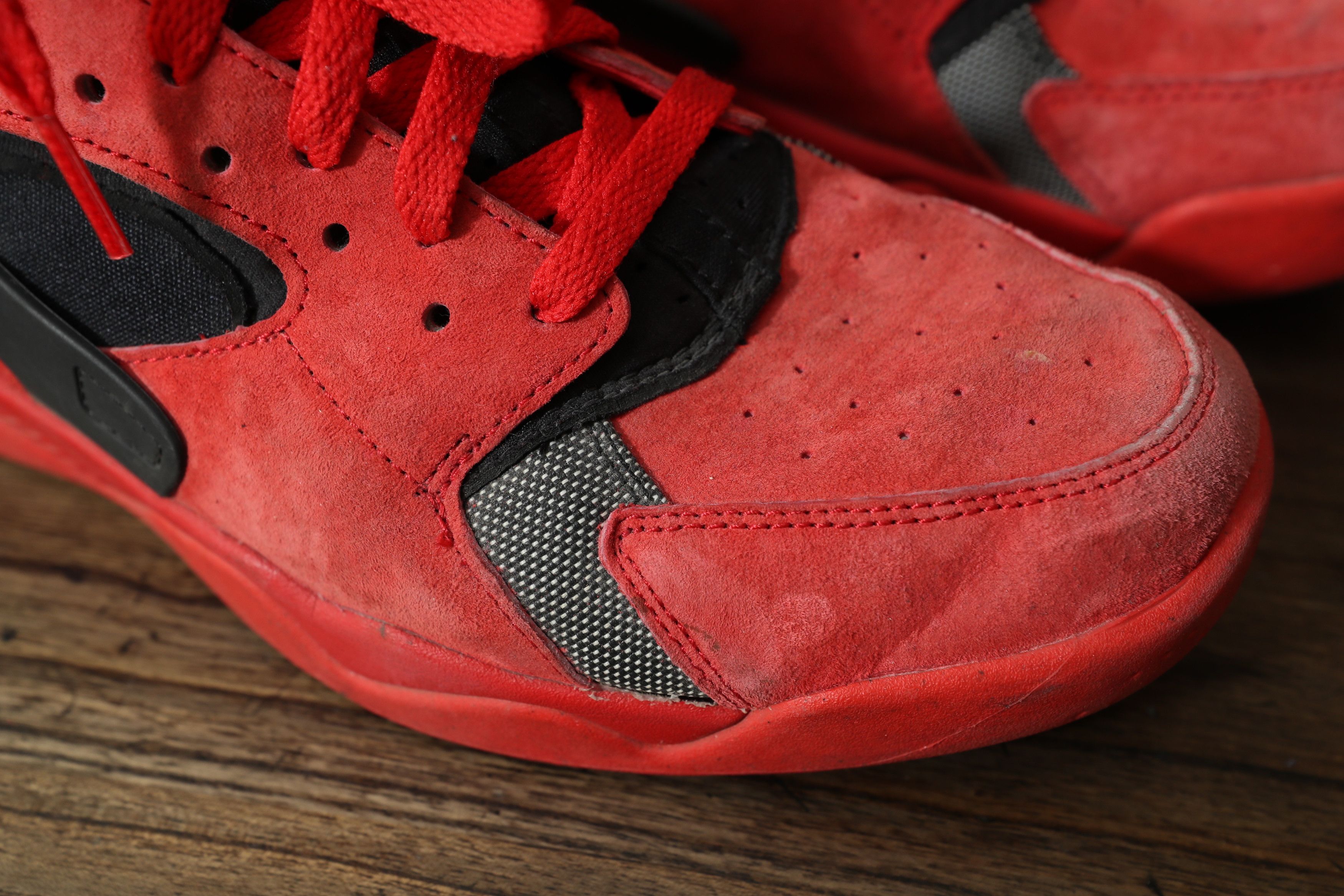 Nike Nike Air Flight Huarache University Red Black (10) Size US 10 / EU 43 - 11 Thumbnail