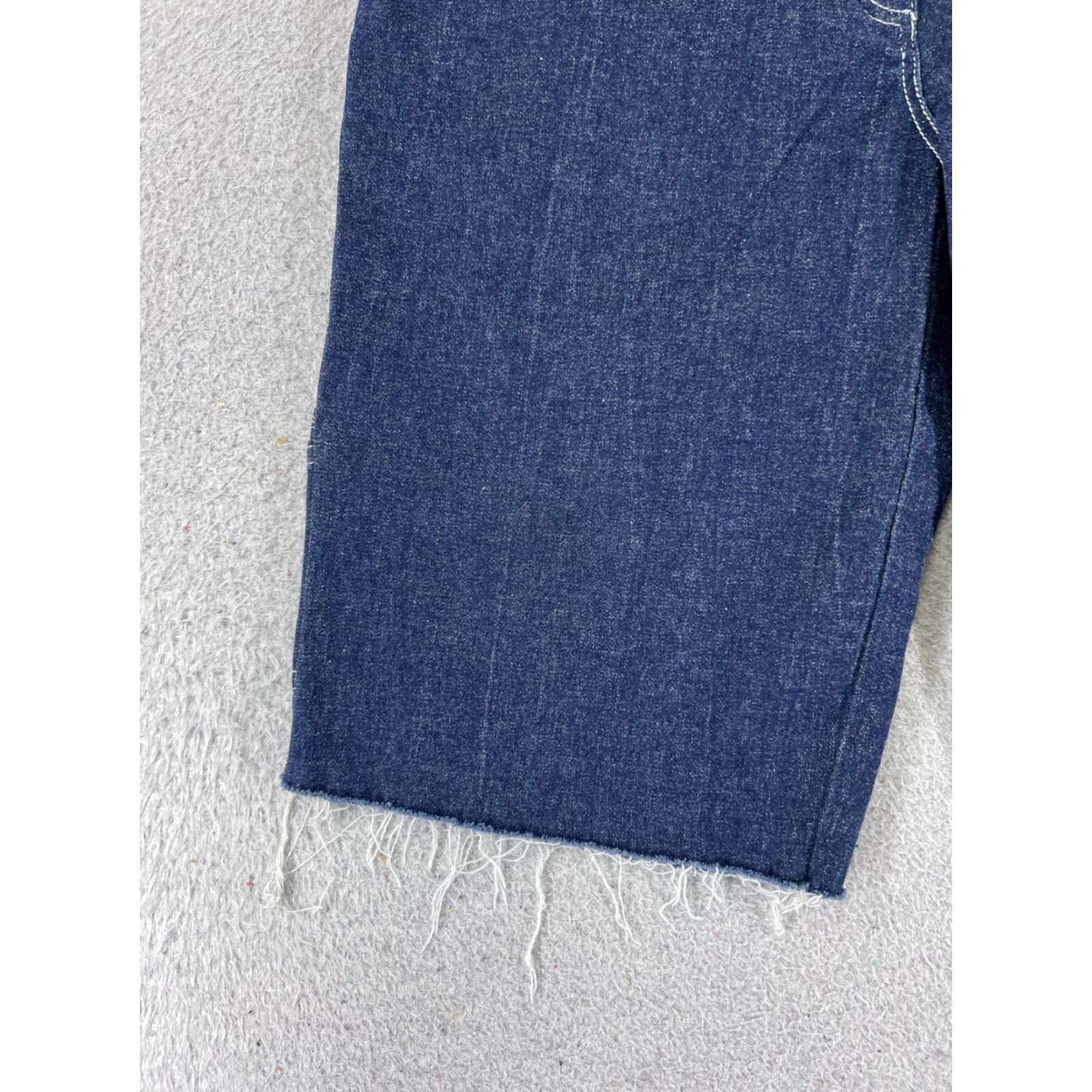 Bcbgmaxazria VINTAGE BCBGMAXAZRIA Shorts Womens 8 Denim Blue Cut-Off 26x12 5-Pocket Denim Jean Casual Hip-Hop Ready Womens Size 30" / US 8 / IT 44 - 3 Thumbnail