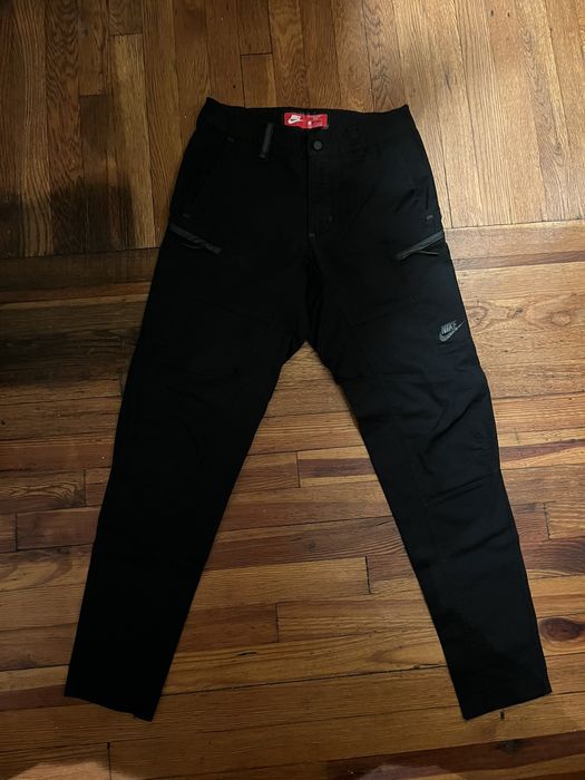 Nike tech hotsell woven bonded pants