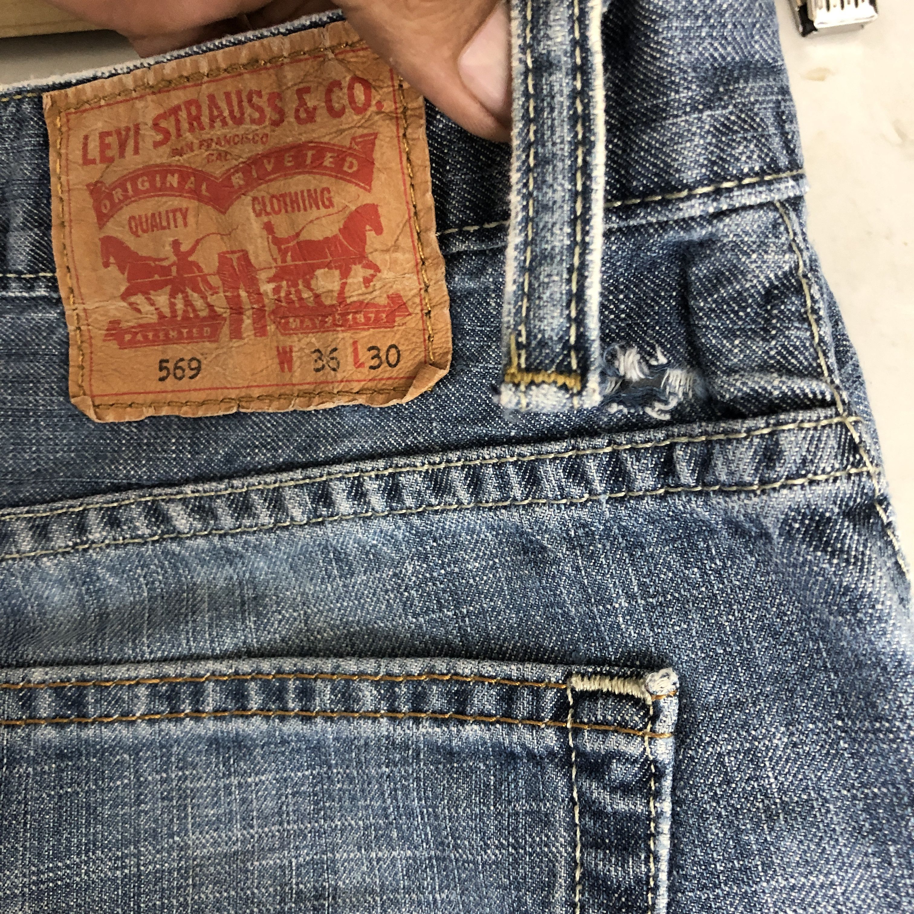 Levi's Vintage Y2K Baggy Levis 569 Jeans Faded Light Wash Denim Size US 36 / EU 52 - 8 Thumbnail