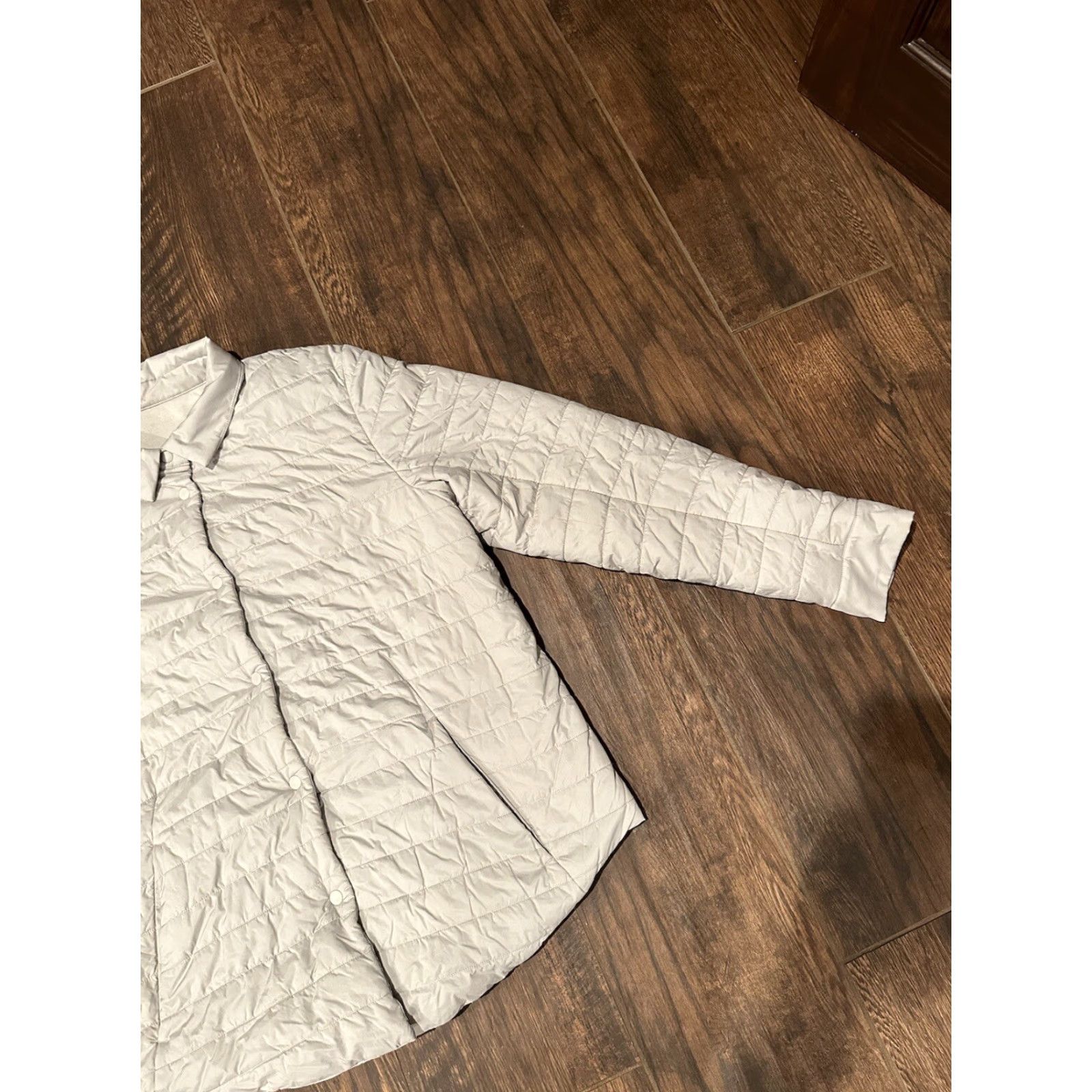 Lululemon VINTAGE Woman’s Lululemon REVERSIBLE Gray Snaps Light Quilted Puff Jacket Sz 10 Size L / US 10 / IT 46 - 2 Thumbnail