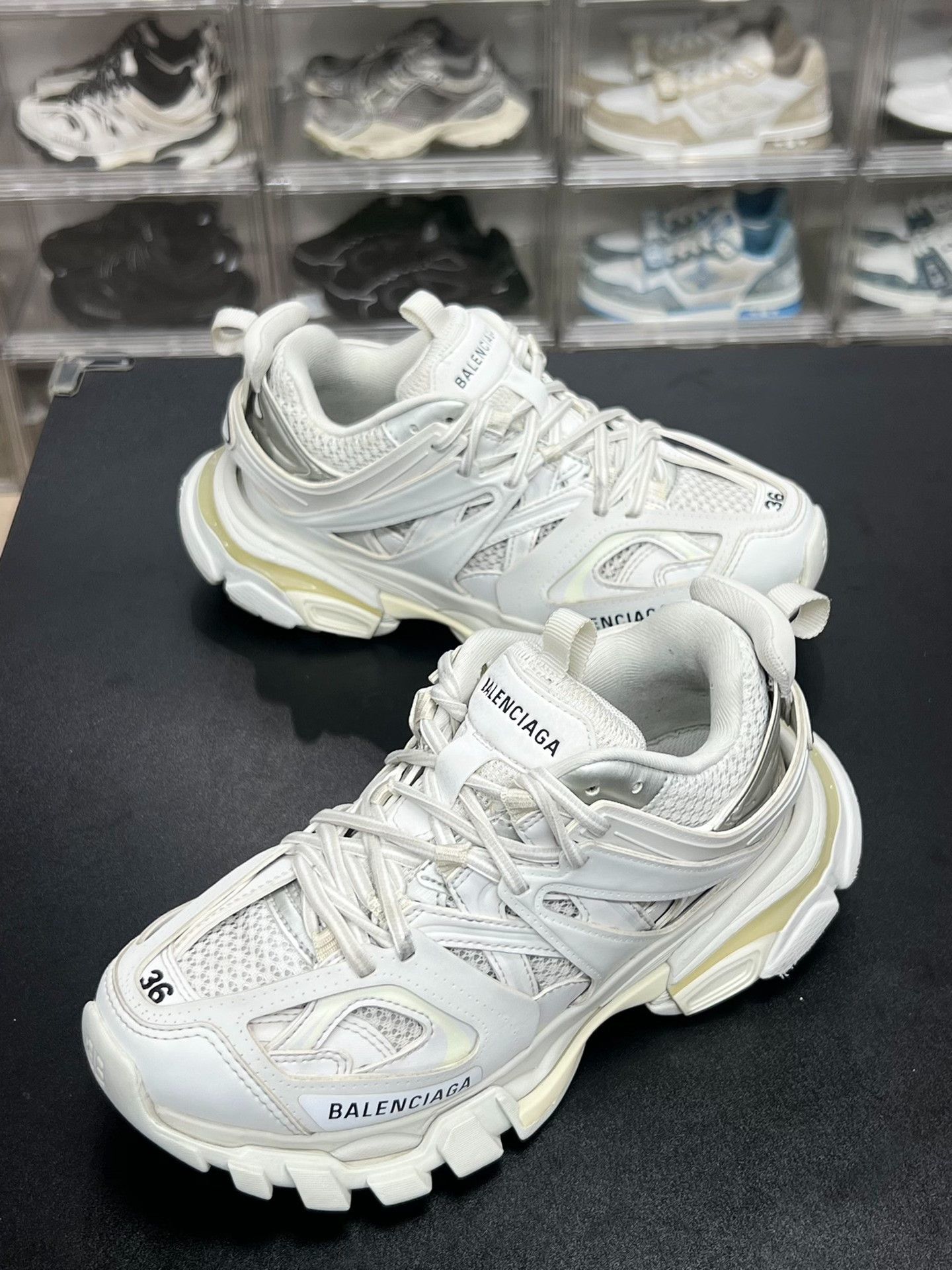 Balenciaga Balenciaga White Lowtop Sneakers us_6 Women Size US 6 / IT 36 - 1 Thumbnail