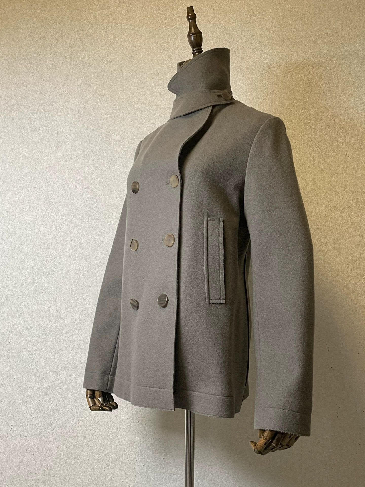 Helmut Lang elegant double-breasted wool short jacket Size US S / EU 44-46 / 1 - 1 Thumbnail