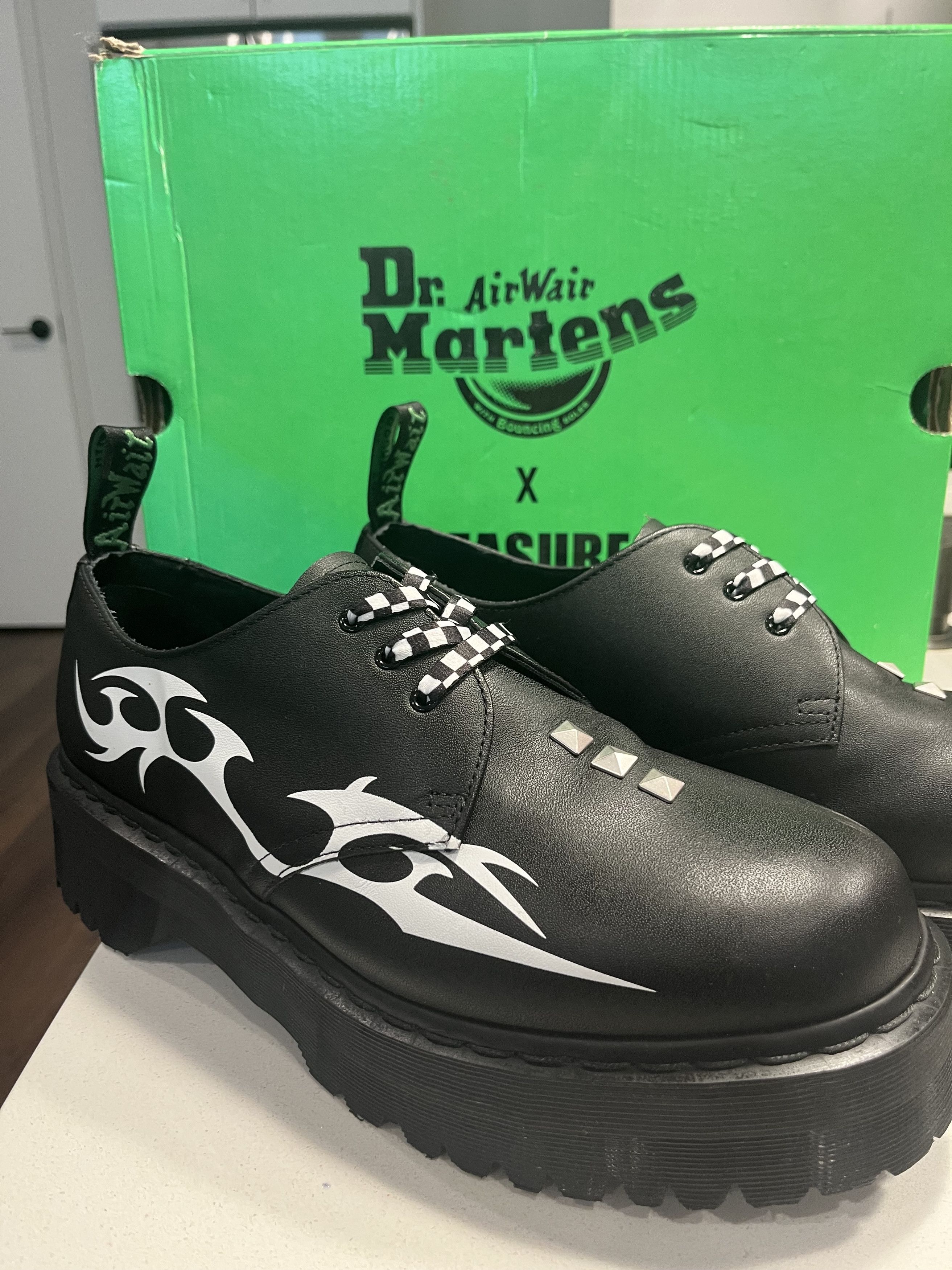 pleasures doc martens 1461