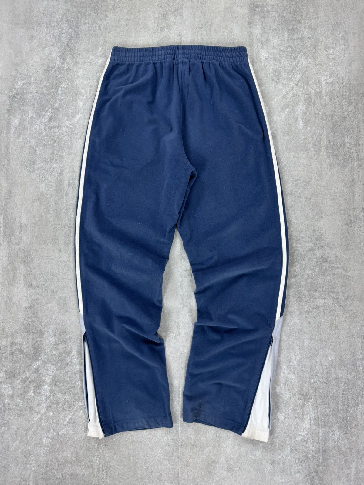 Vintage Adidas Velour Track Pants Vintage Three Stripes 2004 Size US 32 / EU 48 - 4 Thumbnail
