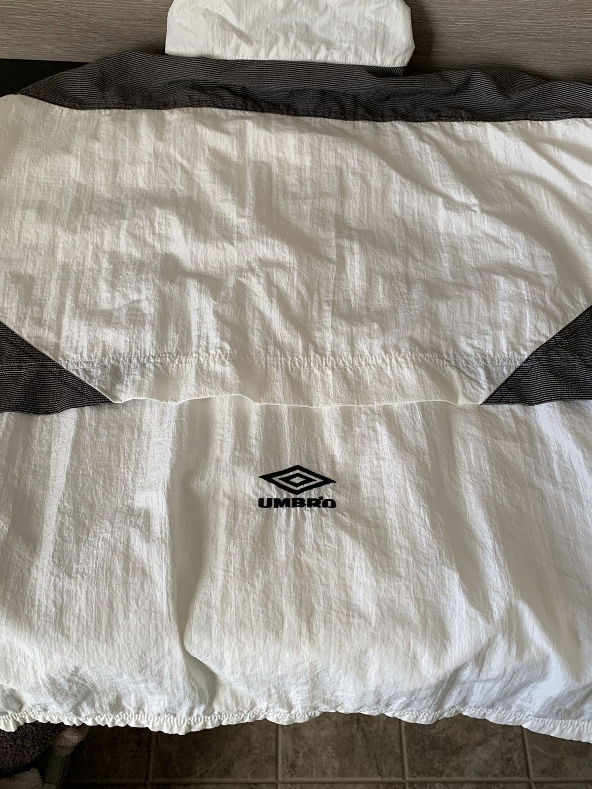Umbro × Vintage Vintage White Umbro Windbreaker Size US XL / EU 56 / 4 - 7 Thumbnail