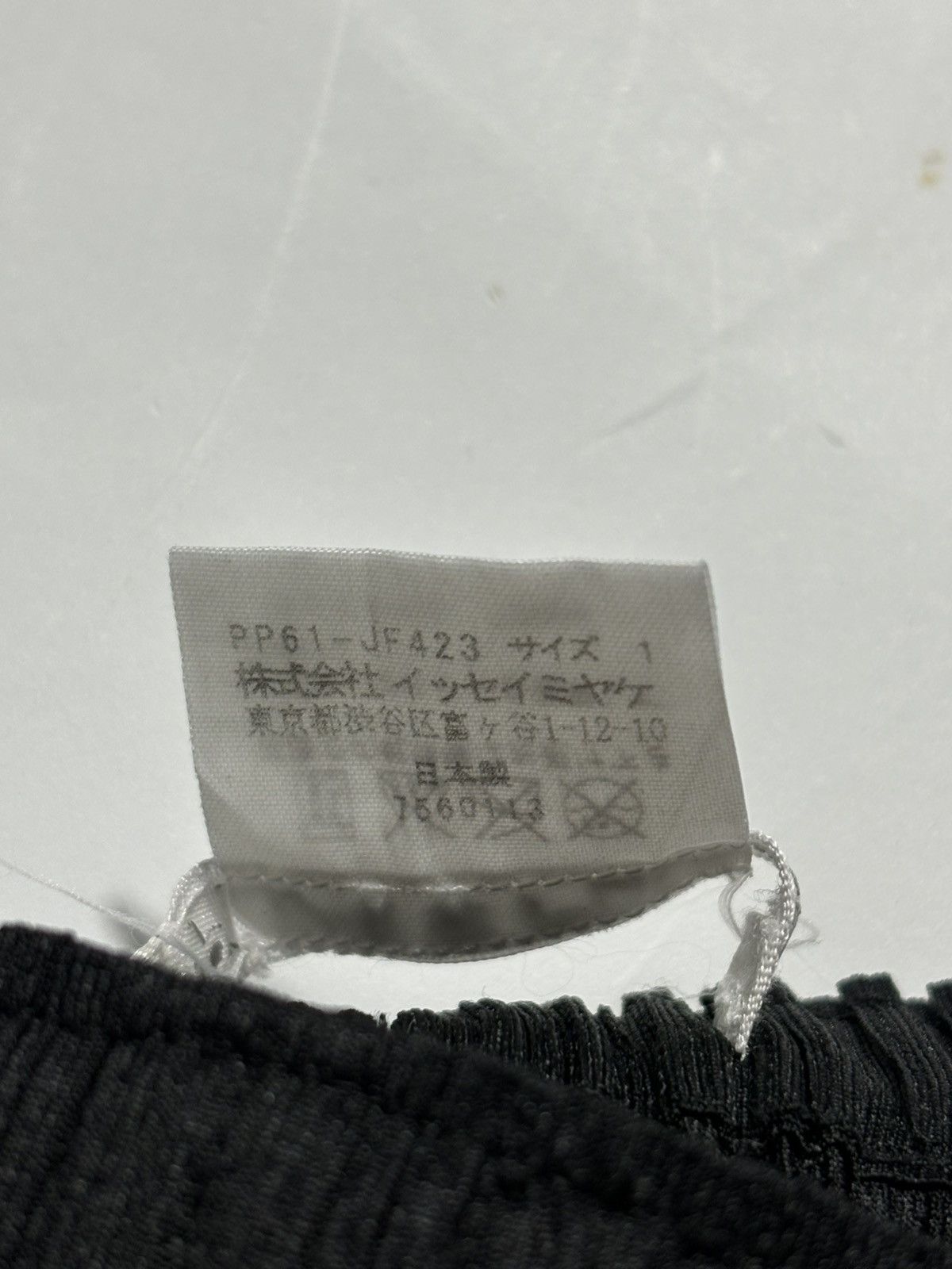 Pleats Please Issey Miyake PLEATS PLEASE BY ISSEY MIYAKE FLARED PANTS Size 24" / US 00 / IT 34 - 6 Thumbnail