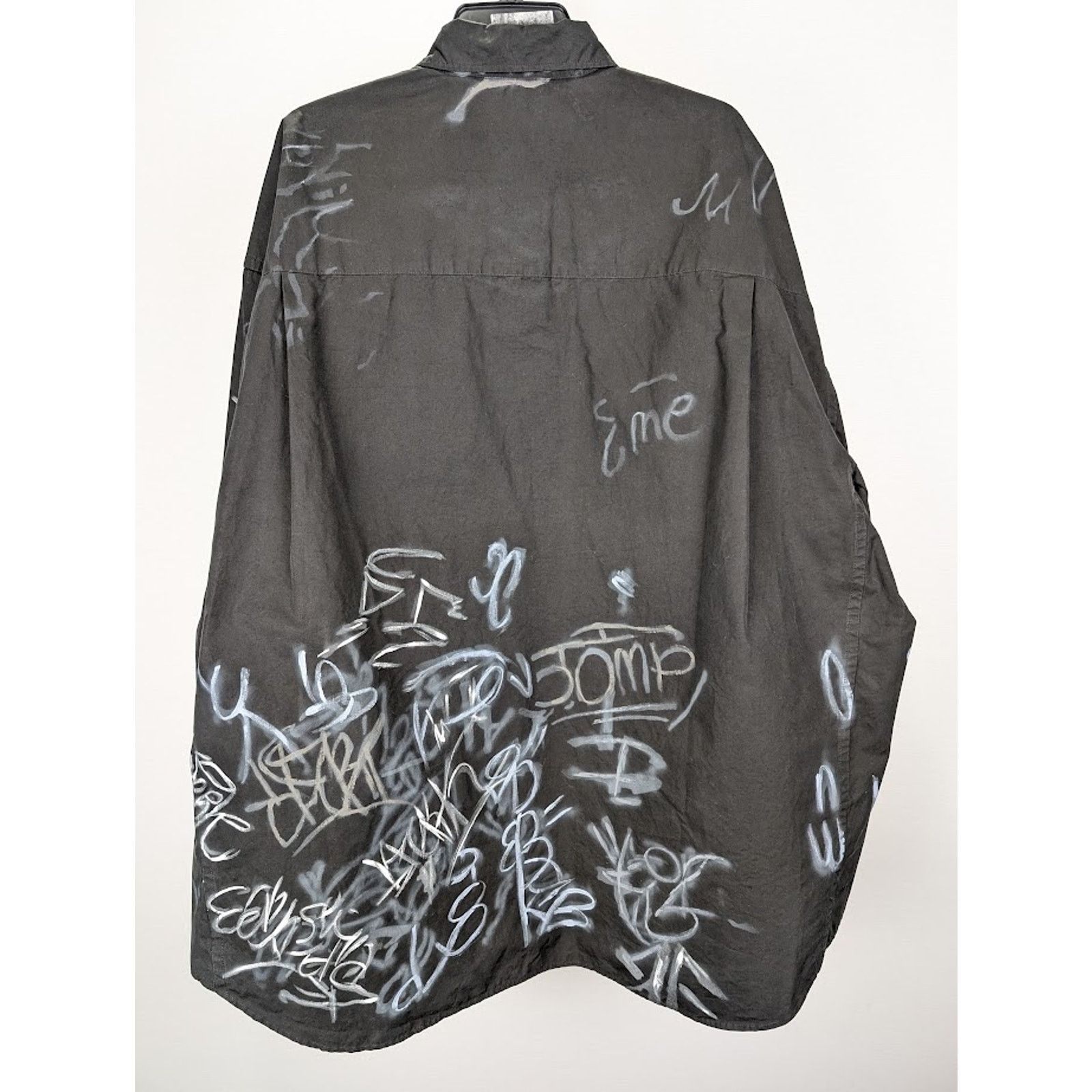 Balenciaga o1rshd1 Cotton Poplin Graffiti Oversized Shirt in Black Size US S / EU 44-46 / 1 - 10 Thumbnail