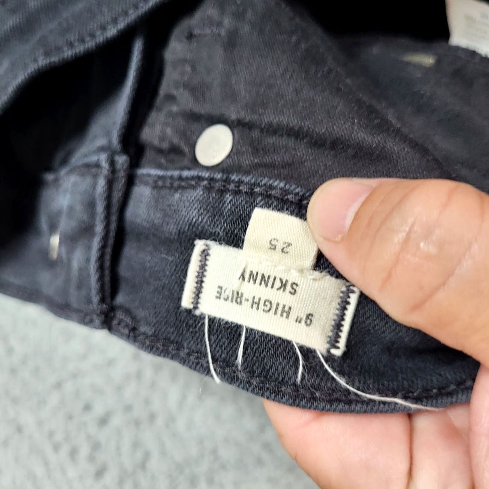 Madewell Madewell Jeans Skinny Black 25 9" High Rise Regular Rise Women Denim Cotton Polyester Lyocell Elastane Button Belted Solid Mid Vintage No N/A Size 42" / US 20 - 5 Thumbnail