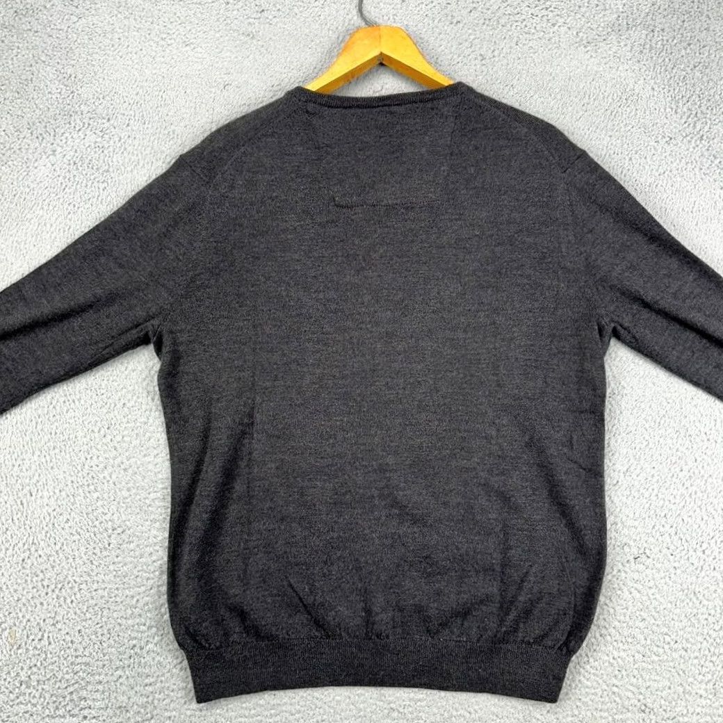 Calvin Klein Calvin Klein Sweater Mens Large Gray 100% Merino Wool V-Neck Knit Pullover Adult L Gray Size US L / EU 52-54 / 3 - 3 Thumbnail