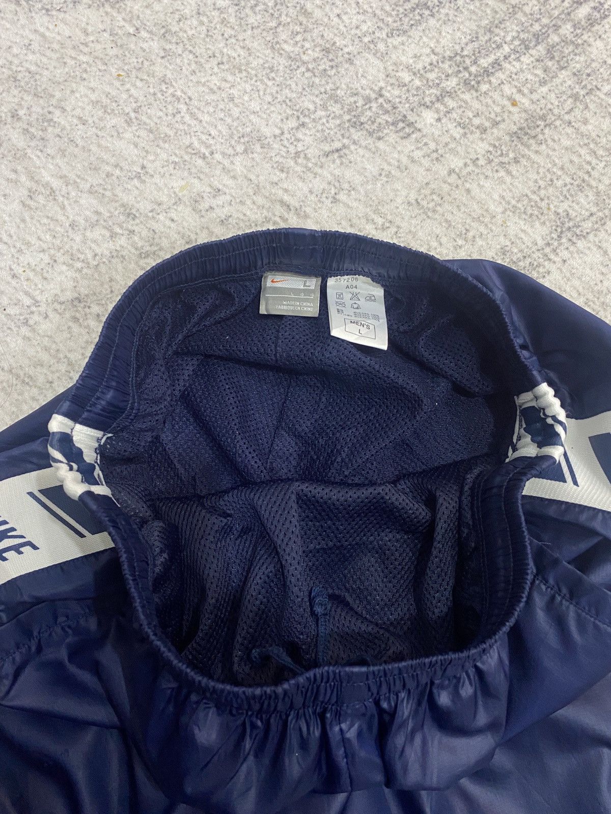 Nike Vintage Nike Logo Tape Track Pants Navy Size US 32 / EU 48 - 4 Thumbnail