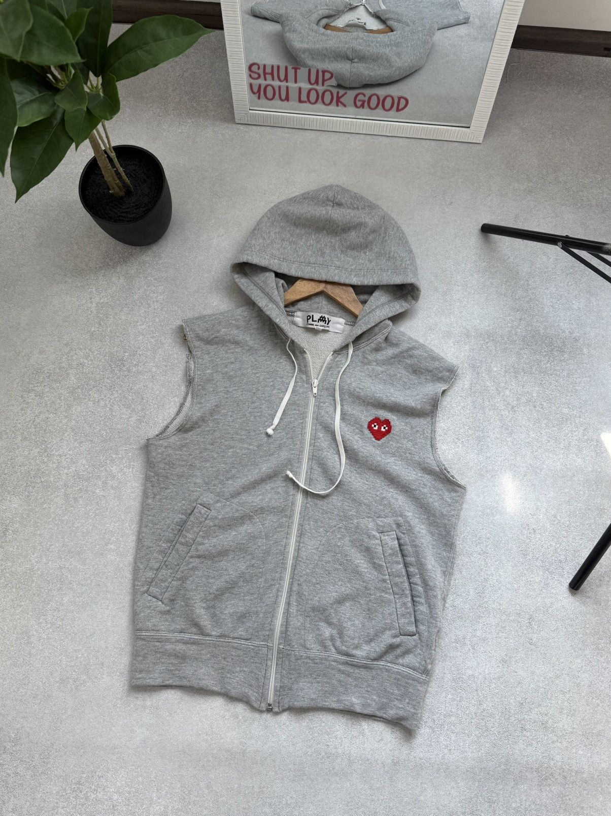 Comme des Garcons Comme des Garçons Play Hoodie Vest Zip-Up Heart Sleeveless Size US S / EU 44-46 / 1 - 3 Thumbnail