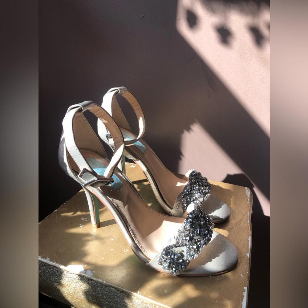 Designer Strap heels pumps. Silver with pearls and stones. Size US 6.5 / IT 36.5 - 3 Thumbnail