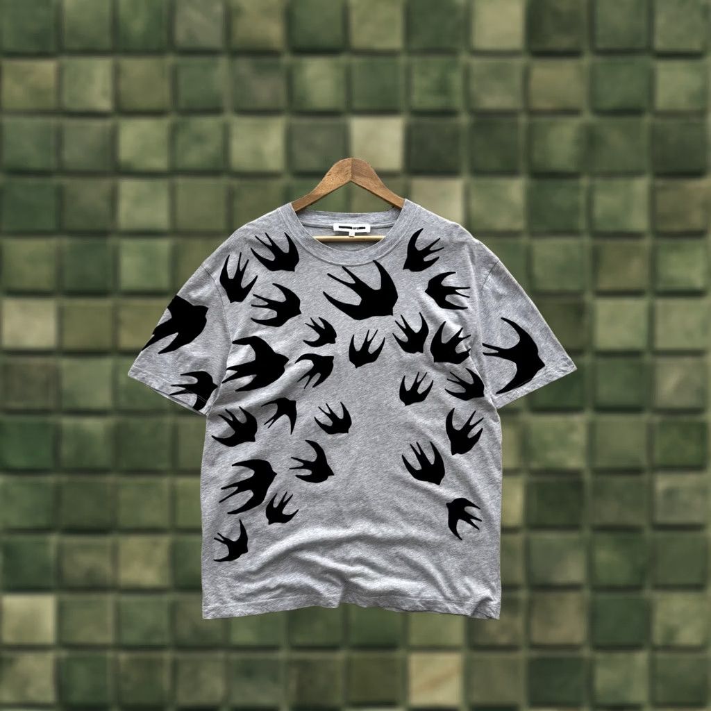 Alexander McQueen VINTAGE Alexander McQueen Swallow Bird All Over Print Gray T Shirt L Men Size US L / EU 52-54 / 3 - 1 Thumbnail