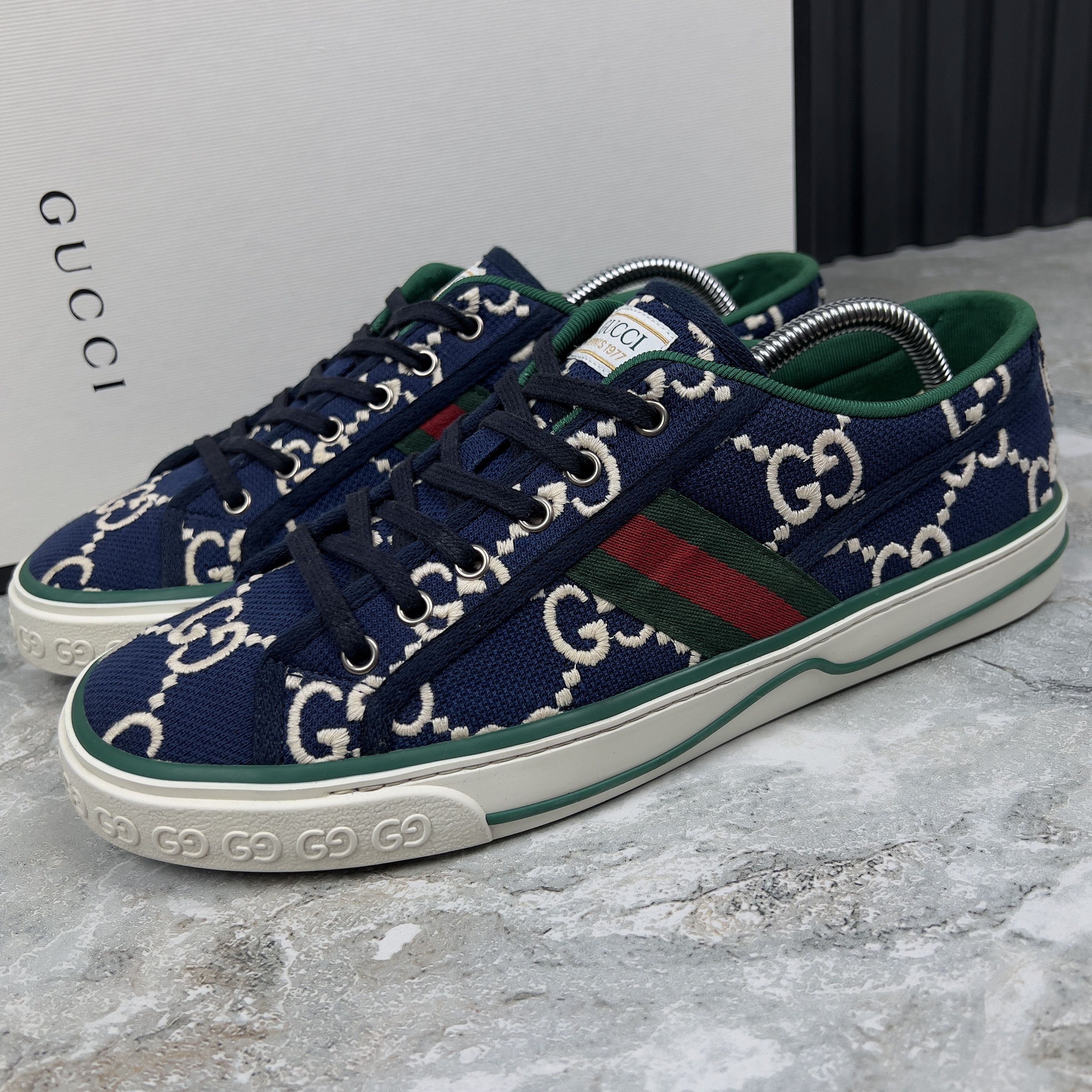 Gucci Gucci Sneakers Navy Blue Low Tops Canvas Suede  display picture 1