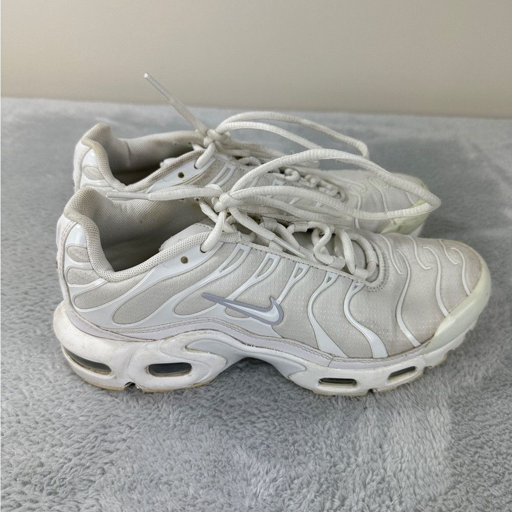 Nike Nike Air Max Plus White Metallic Silver (GS) Kids Size 5.5 Size US 5.5 / EU 38 - 6 Thumbnail
