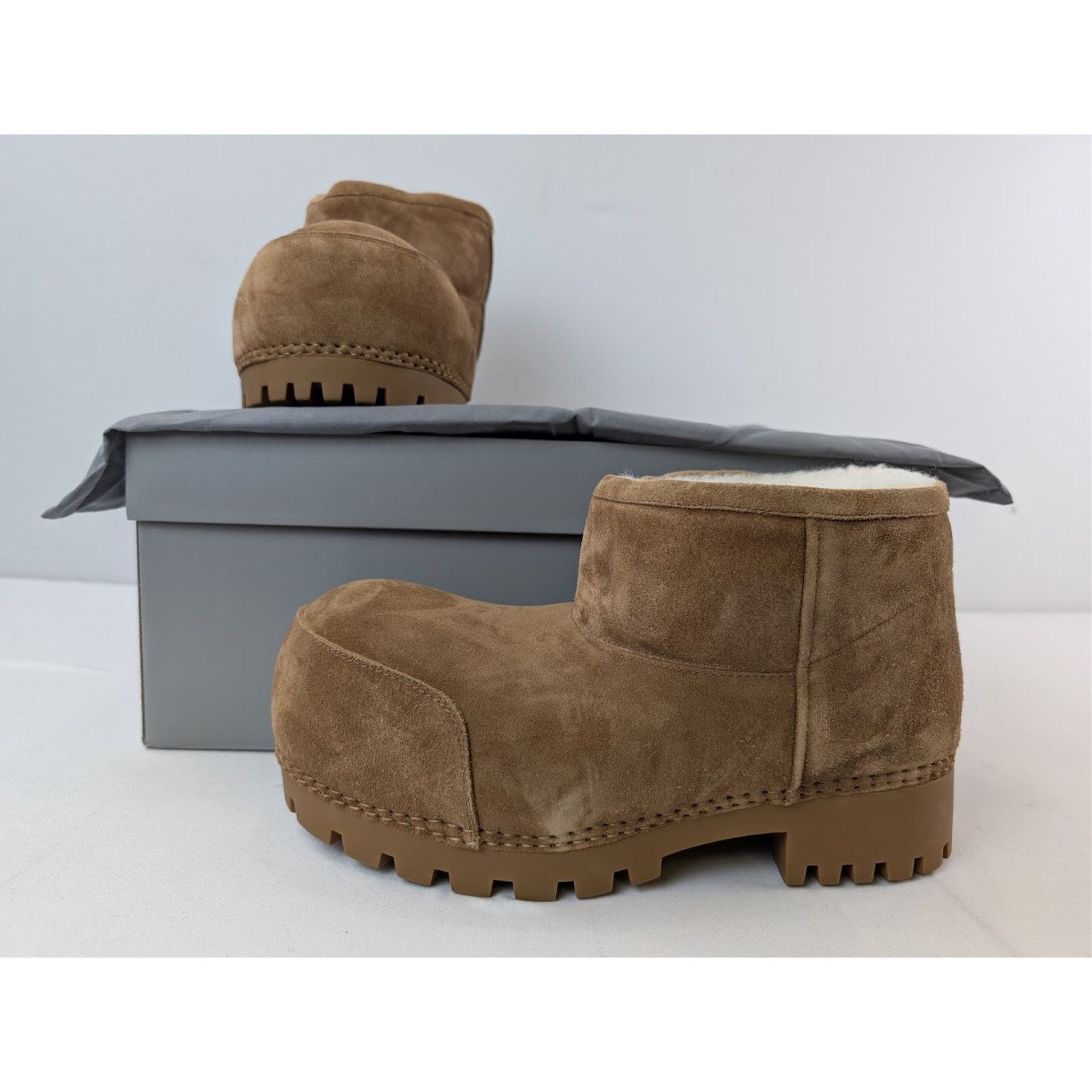 Balenciaga o1rshd1 Q: 2 / DUP / Alaska Fur Bootie in Brown/White Size US 8 / EU 41 - 18 Thumbnail