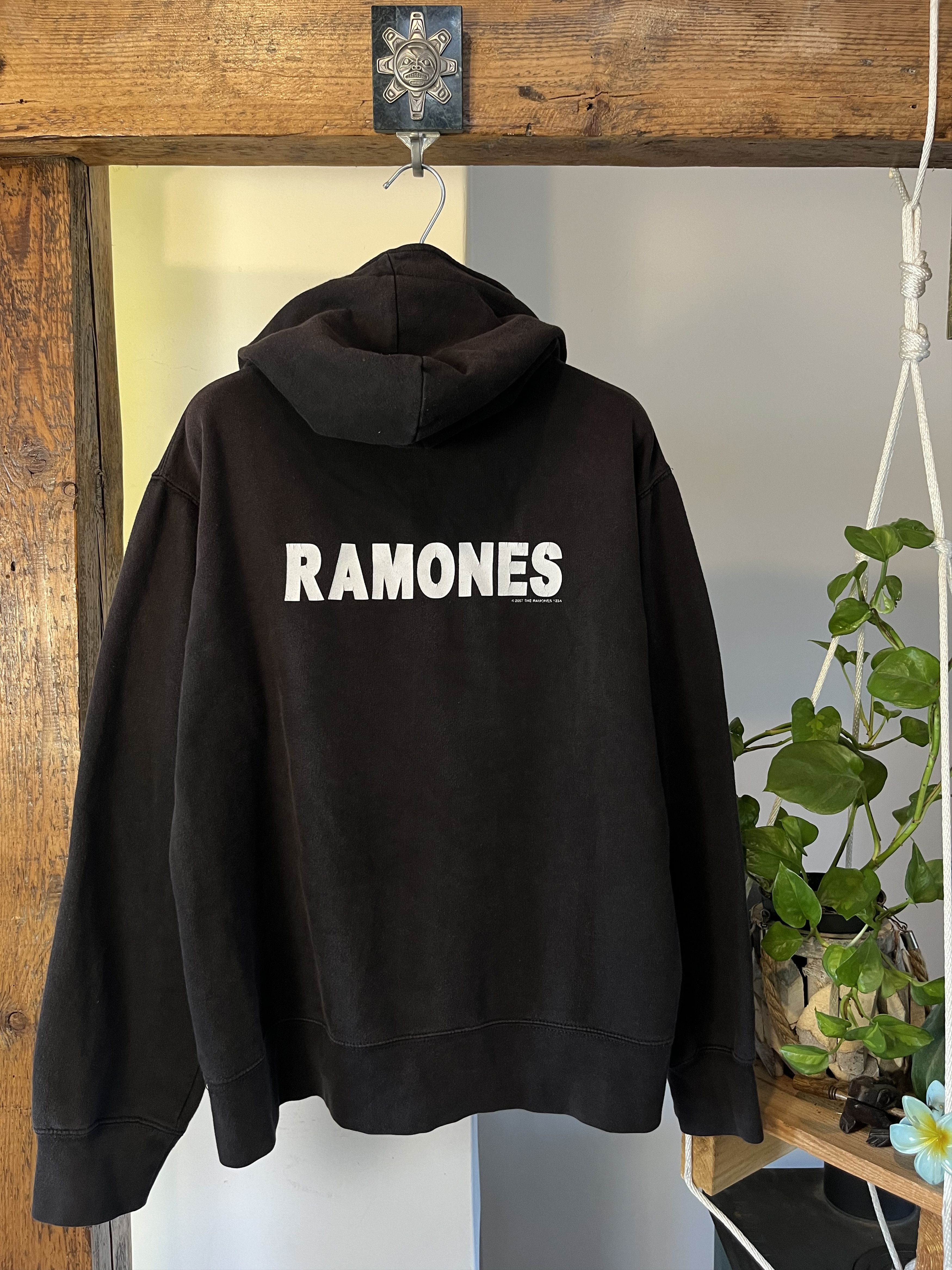 Band Tees Vintage Ramones Distressed Sun Faded Hoodie Size US M / EU 48-50 / 2 - 2 Thumbnail