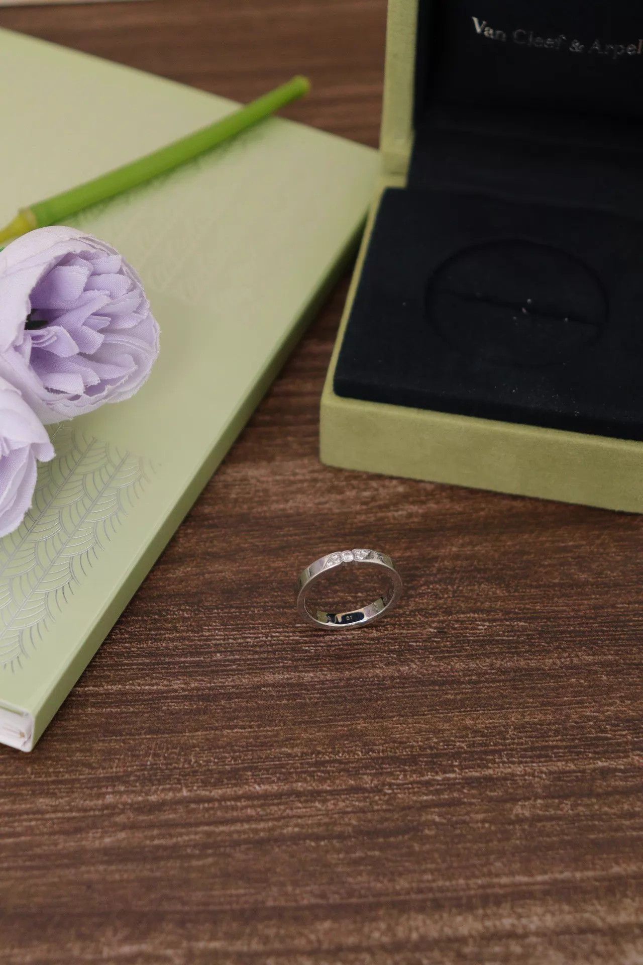 Van Cleef & Arpels VC&A Toujours Signature Etoiles Pt 51 25 Sep Size ONE SIZE - 9 Thumbnail