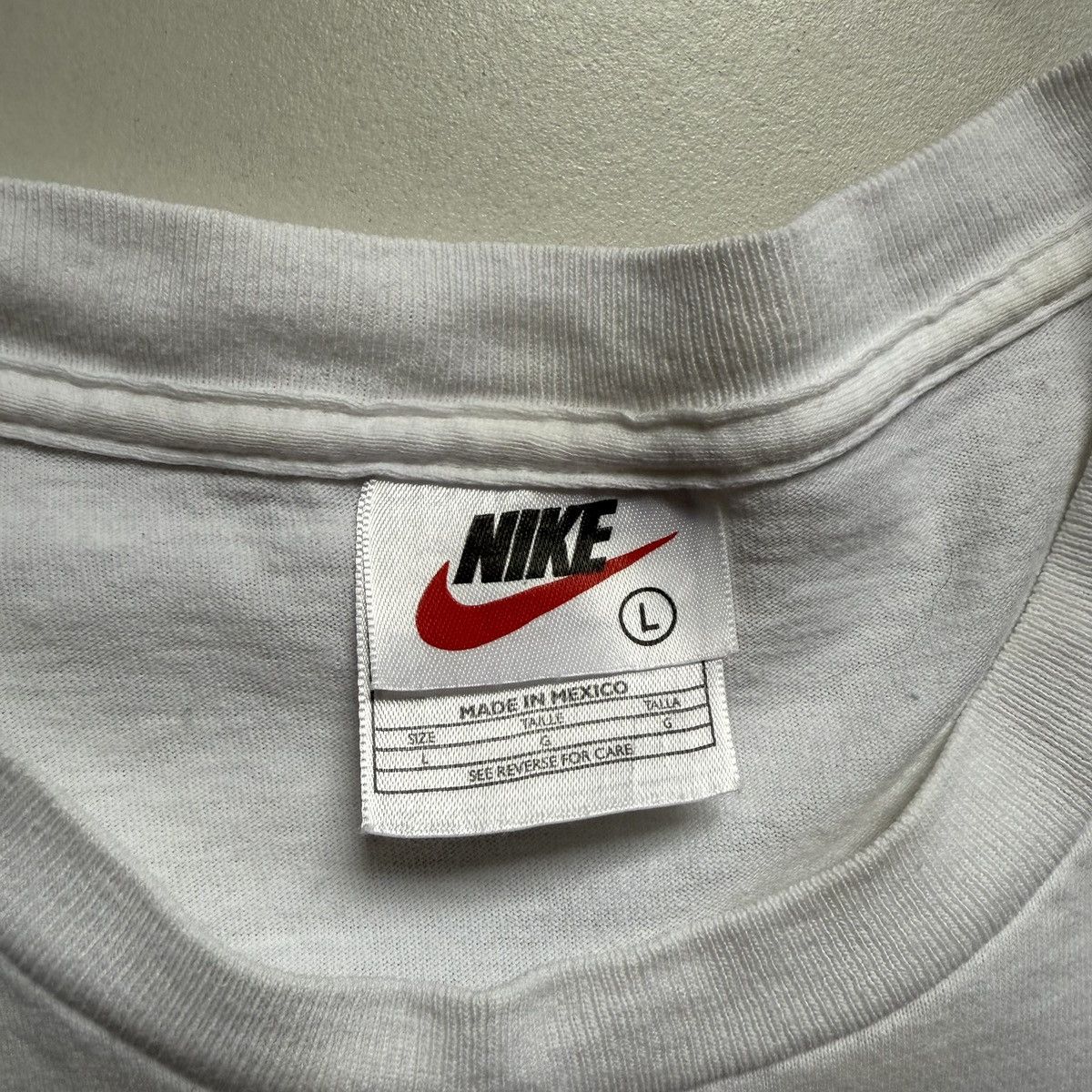 Nike Vintage Nike Women’s Day Lady Foot Locker T-Shirt Size US L / EU 52-54 / 3 - 7 Thumbnail