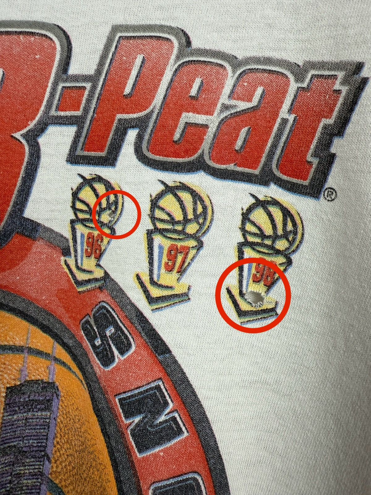 Starter 🇺🇸 Vintage 1998 Chicago Bulls Repeat 3 Peat Starter T-Shir Size US XXL / EU 58 / 5 - 15 Thumbnail
