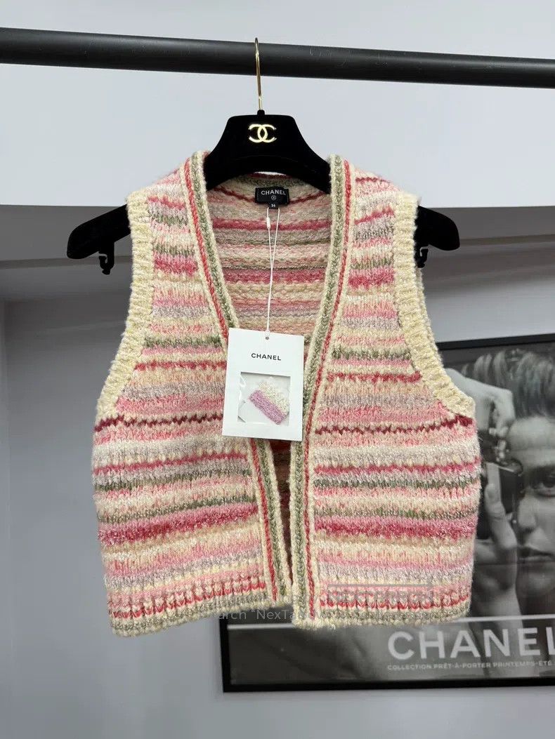 Chanel Chanel 24B pink striped bow button cardigan vest Size XS / US 0-2 / IT 36-38 - 1 Thumbnail
