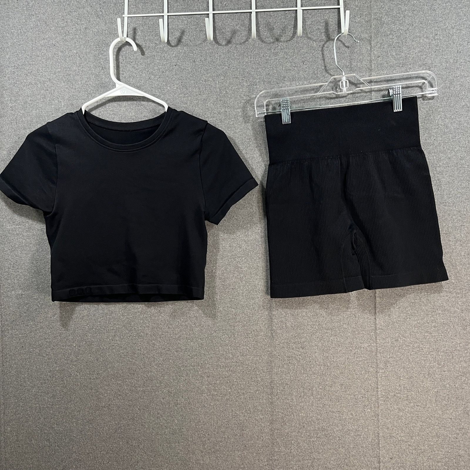 Other Workout 2 PC Top and Bottom OQQ Shirt Crop Ladies Size M / US 6-8 / IT 42-44 - 1 Thumbnail
