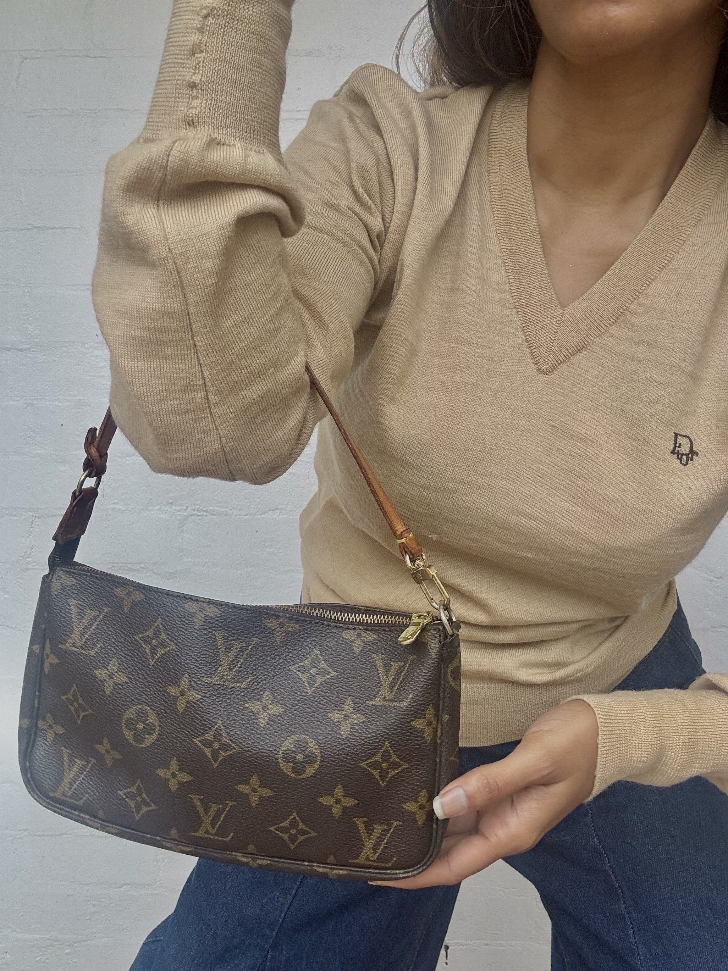 Louis Vuitton Authentic Louis Vuitton Pochette Size ONE SIZE - 5 Thumbnail