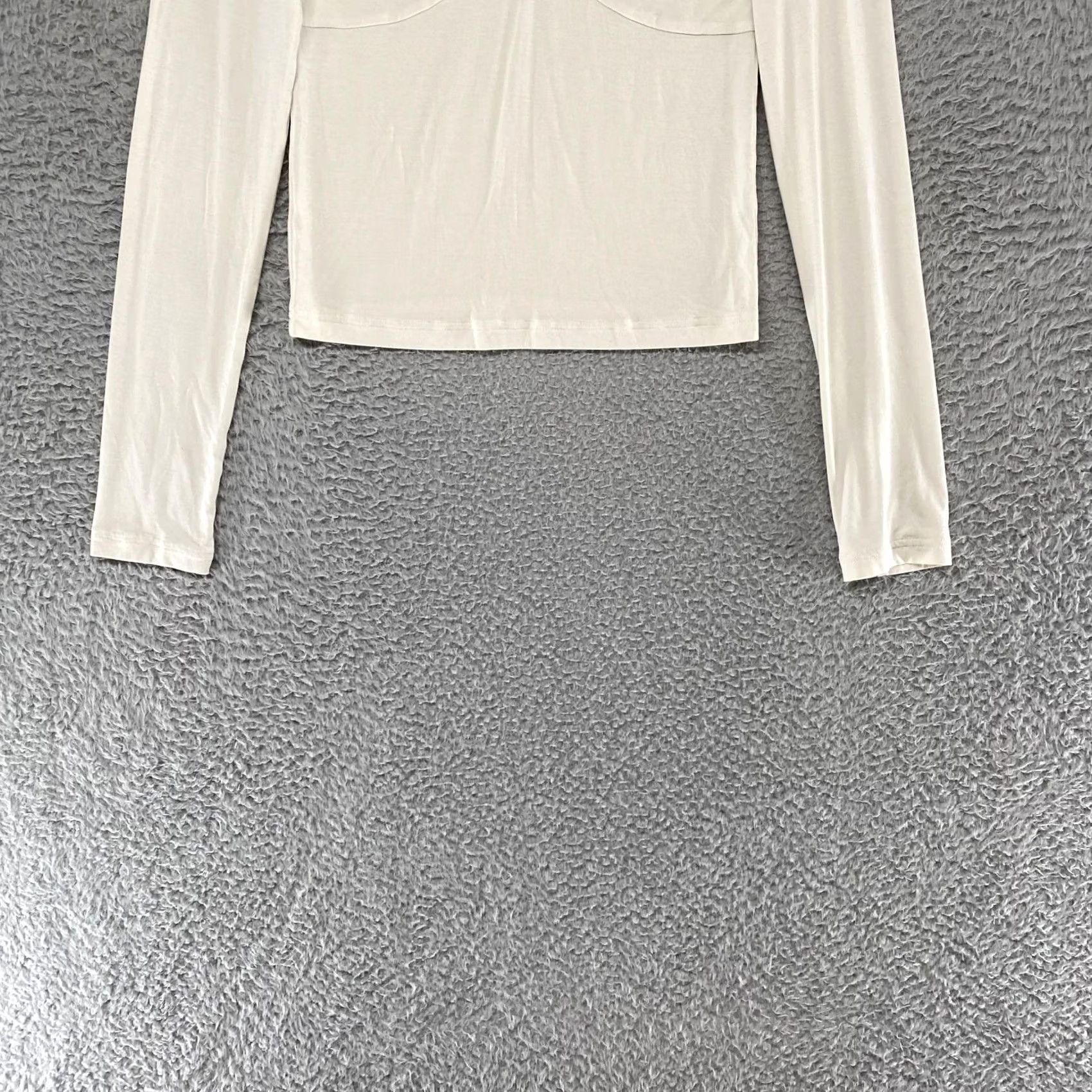 Lululemon Lululemon Shirt Womens S 6/8 Modal Silk V-Neck Long Sleeve Yoga Balletcore White Shirt T-Shirt Pullover Slim Regular Casual Size S / US 4 / IT 40 - 2 Thumbnail