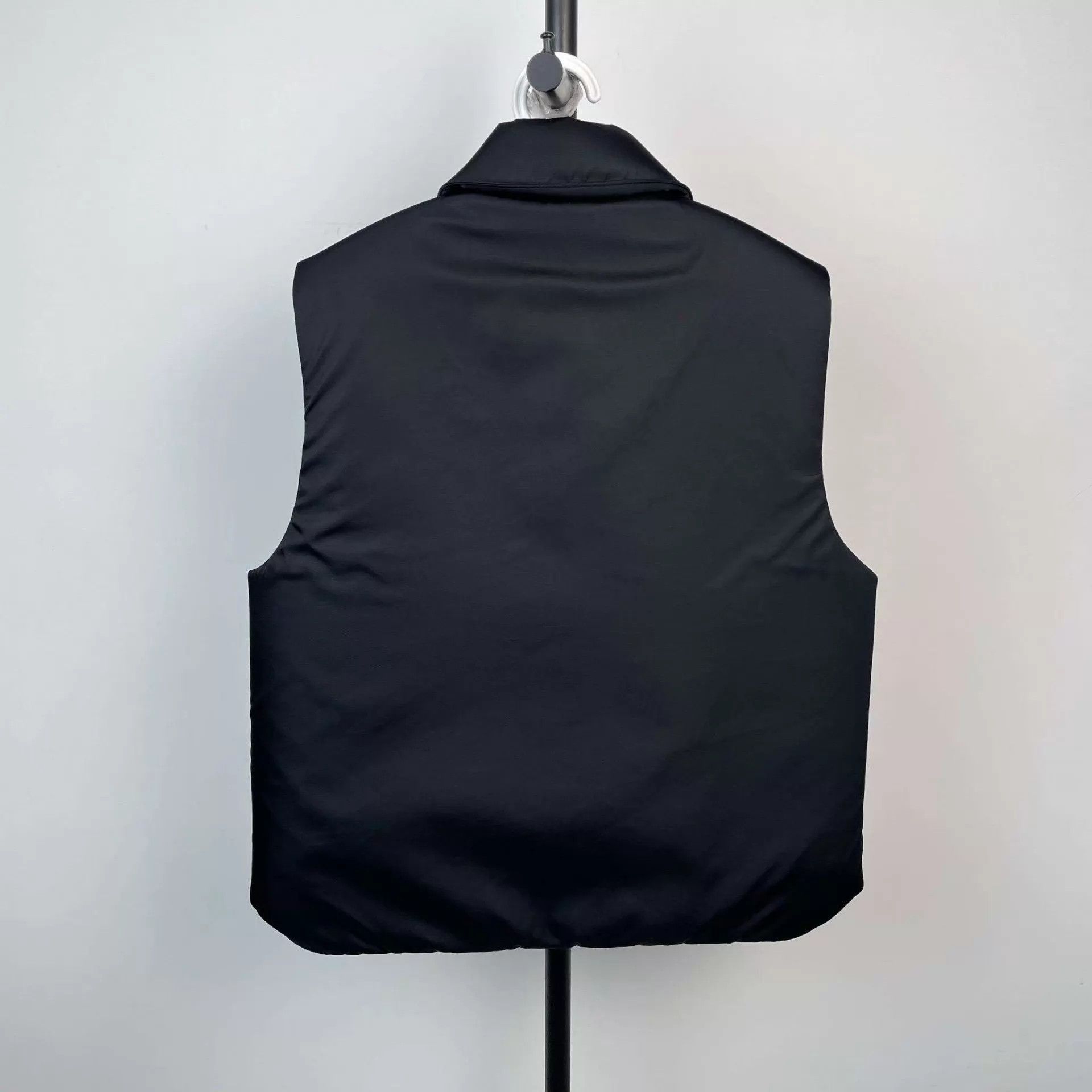 Prada Prada 95 New Down Vest Size XS / US 0-2 / IT 36-38 - 2 Thumbnail