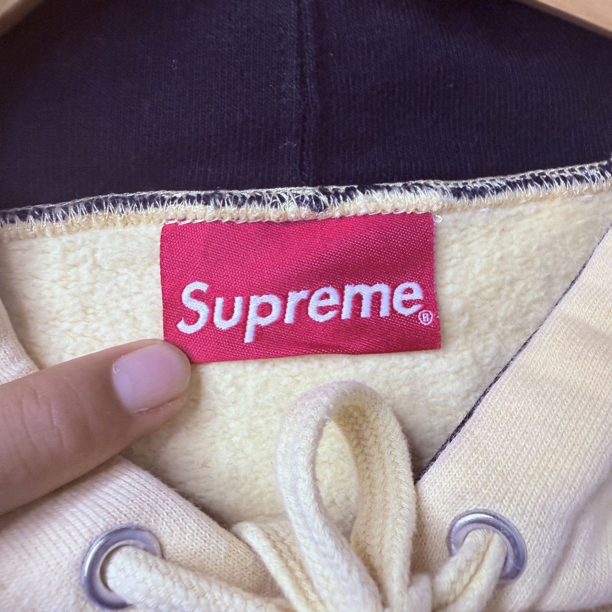Supreme Supreme Contrast Embroidered hooded sweatshirt Size US XL / EU 56 / 4 - 4 Thumbnail