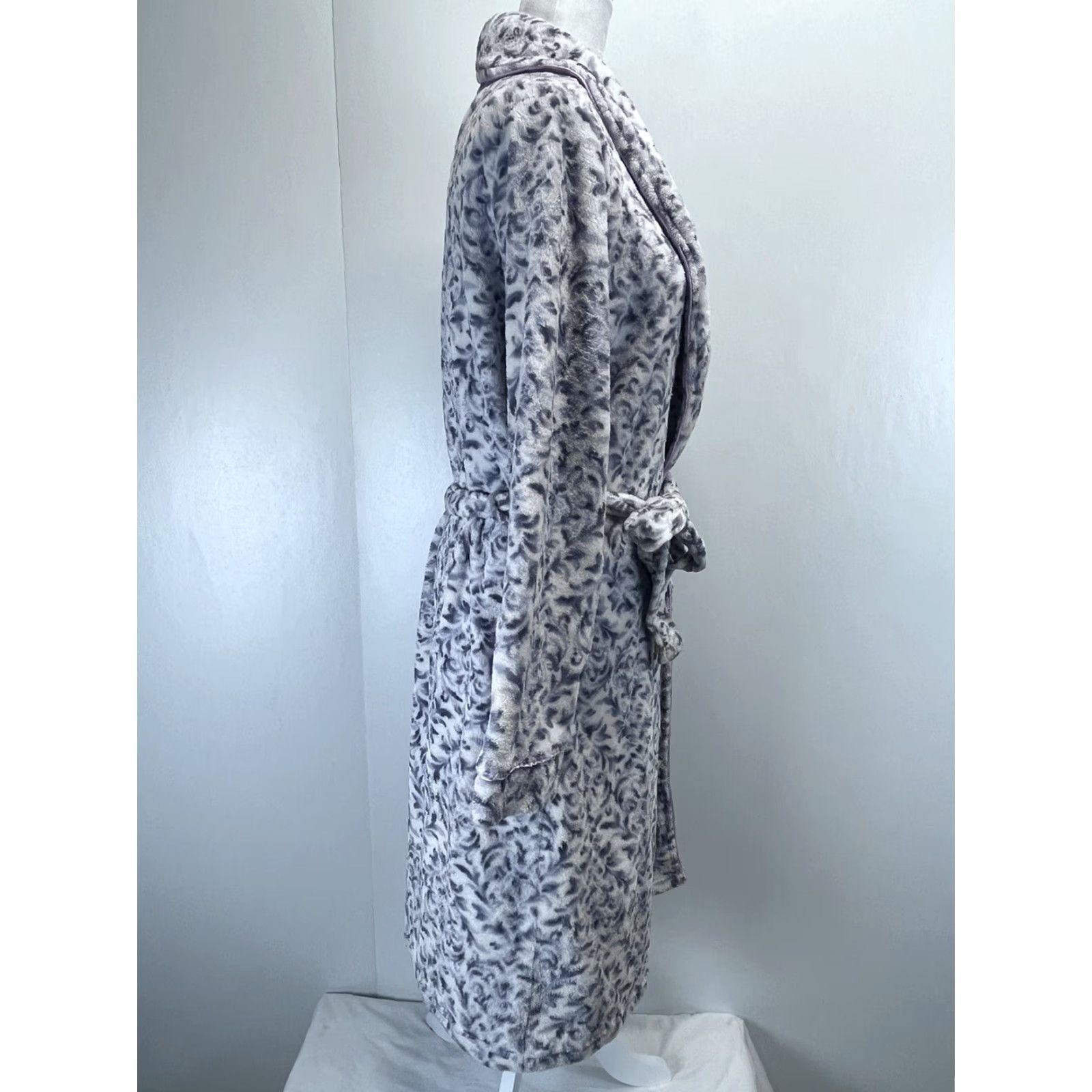 Laura Ashley Laura Ashley Robe Women Adult XL Grey/White Floral Fleece Belted Cozy Womens Size ONE SIZE - 4 Thumbnail