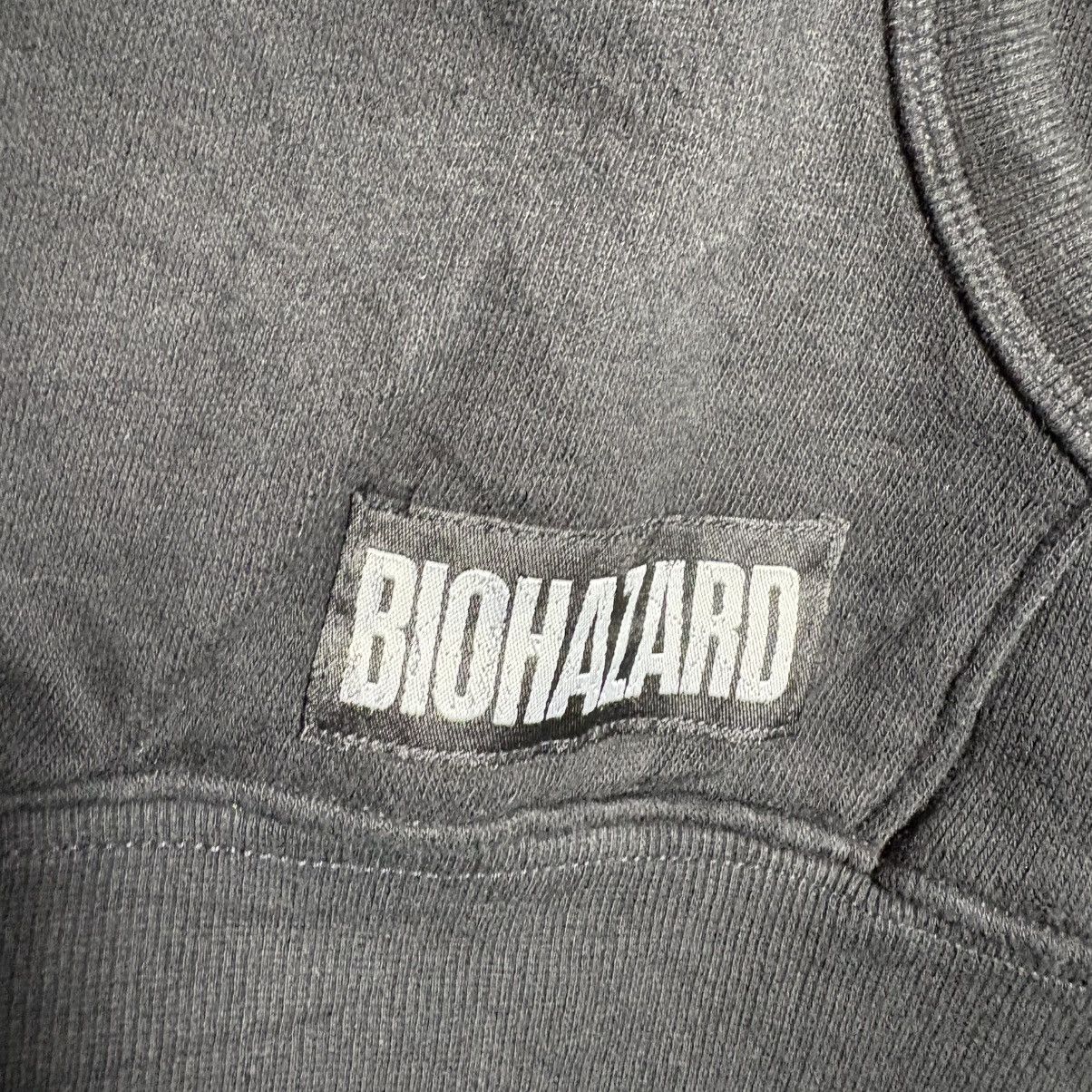 Playstation Vintage Resident Evil Biohazard Umbrella Capcom Game Hoodie Size US L / EU 52-54 / 3 - 5 Thumbnail