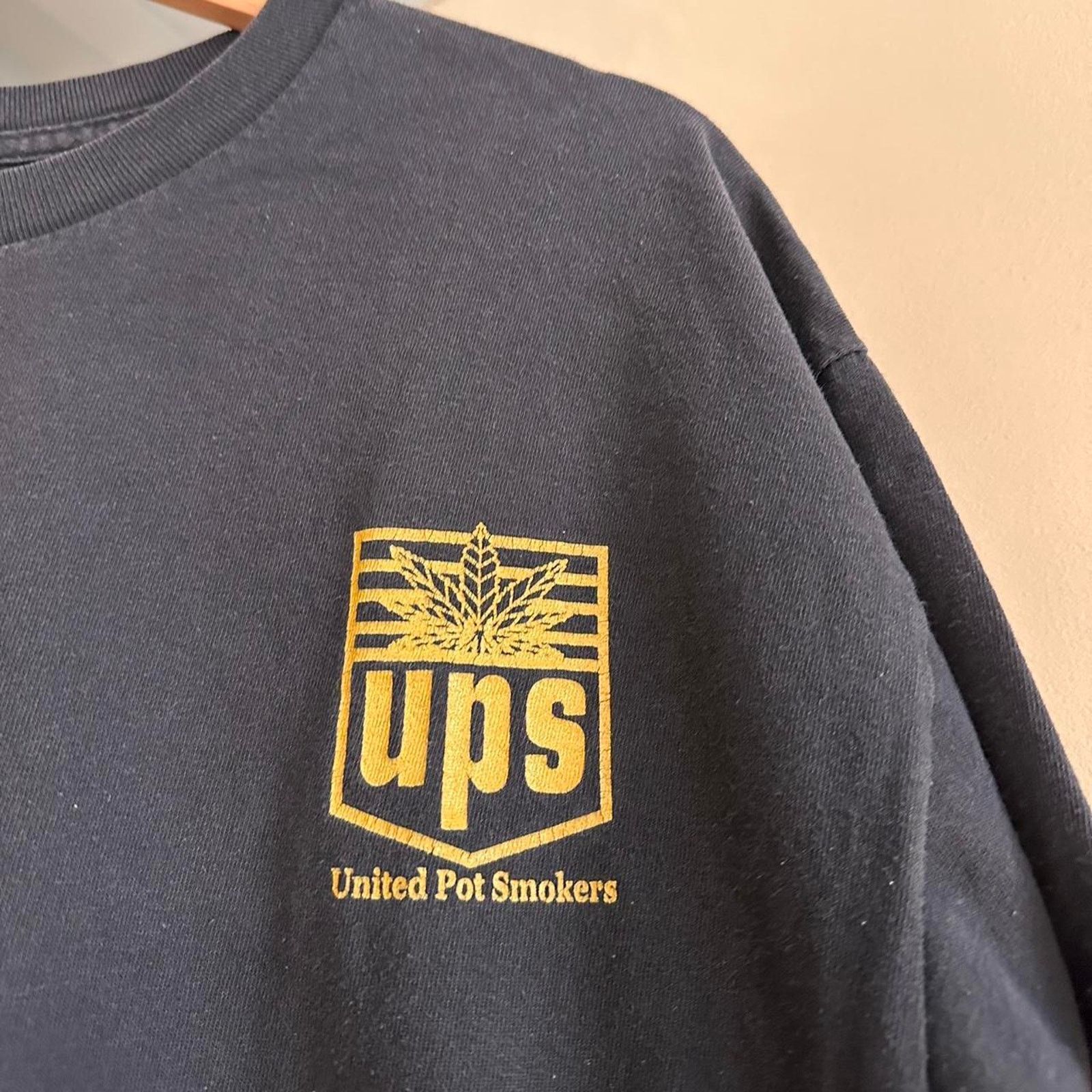 Vintage Vintage UPS Weed Promo Shirt Size US L / EU 52-54 / 3 - 6 Thumbnail