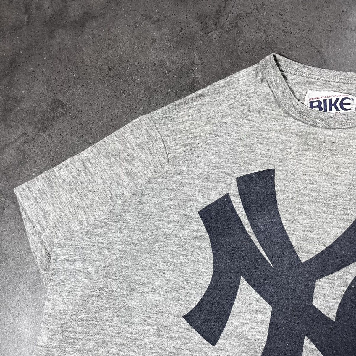 MLB Vintage 90s New York Yankees NY Bike Tshirt Tee Very Rare Size US L / EU 52-54 / 3 - 4 Thumbnail