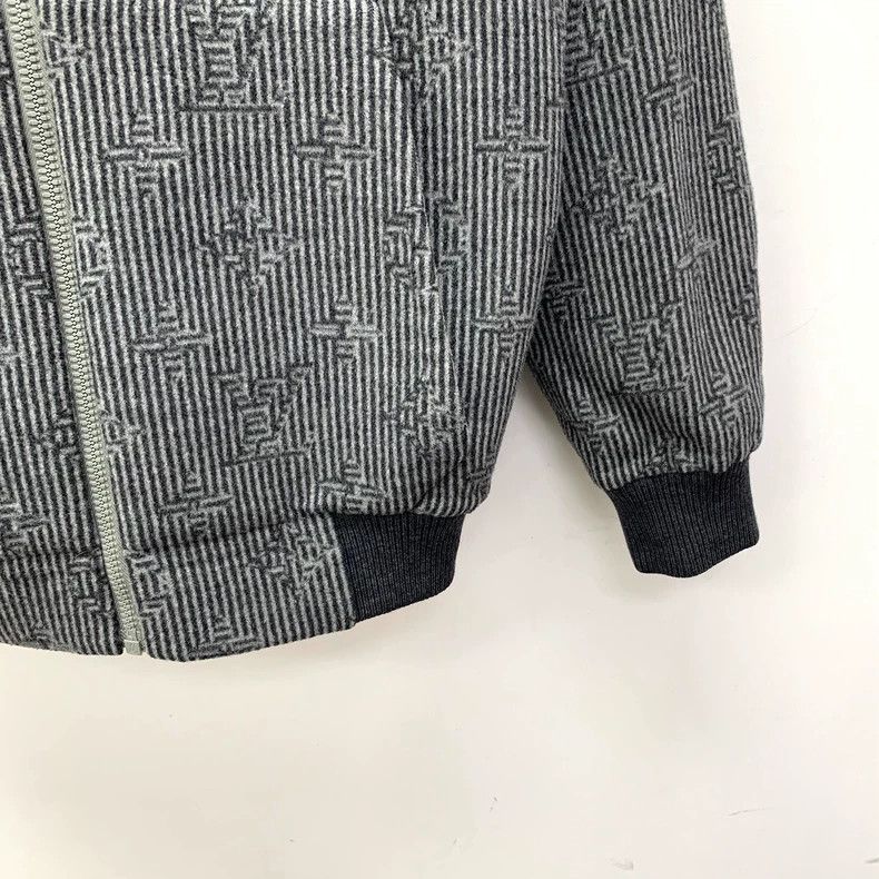 Louis Vuitton Louis Vuitton 23 grey logo embossed sheepwool reversible h Size US S / EU 44-46 / 1 - 9 Thumbnail