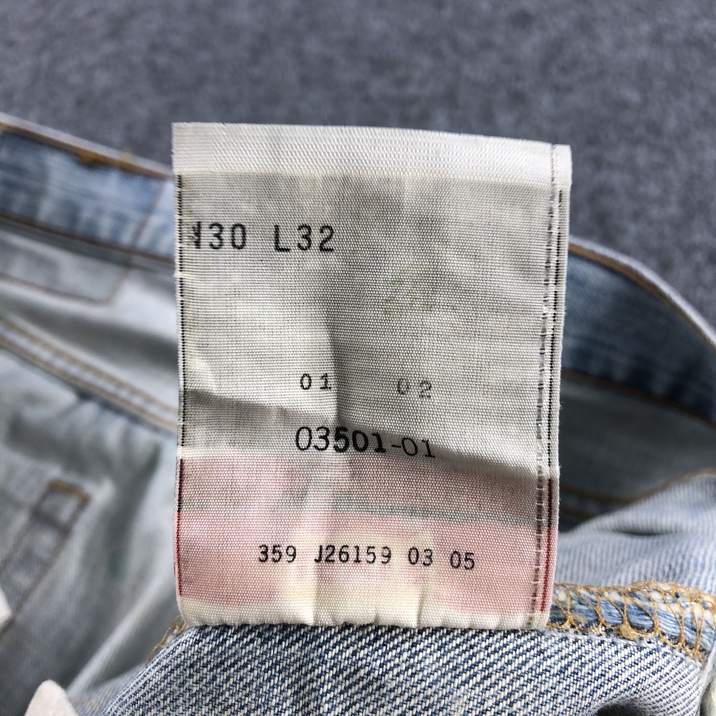 Levi's Vintage 90s Light Wash Levis 501 Jeans-J1908 Size US 31 - 14 Thumbnail