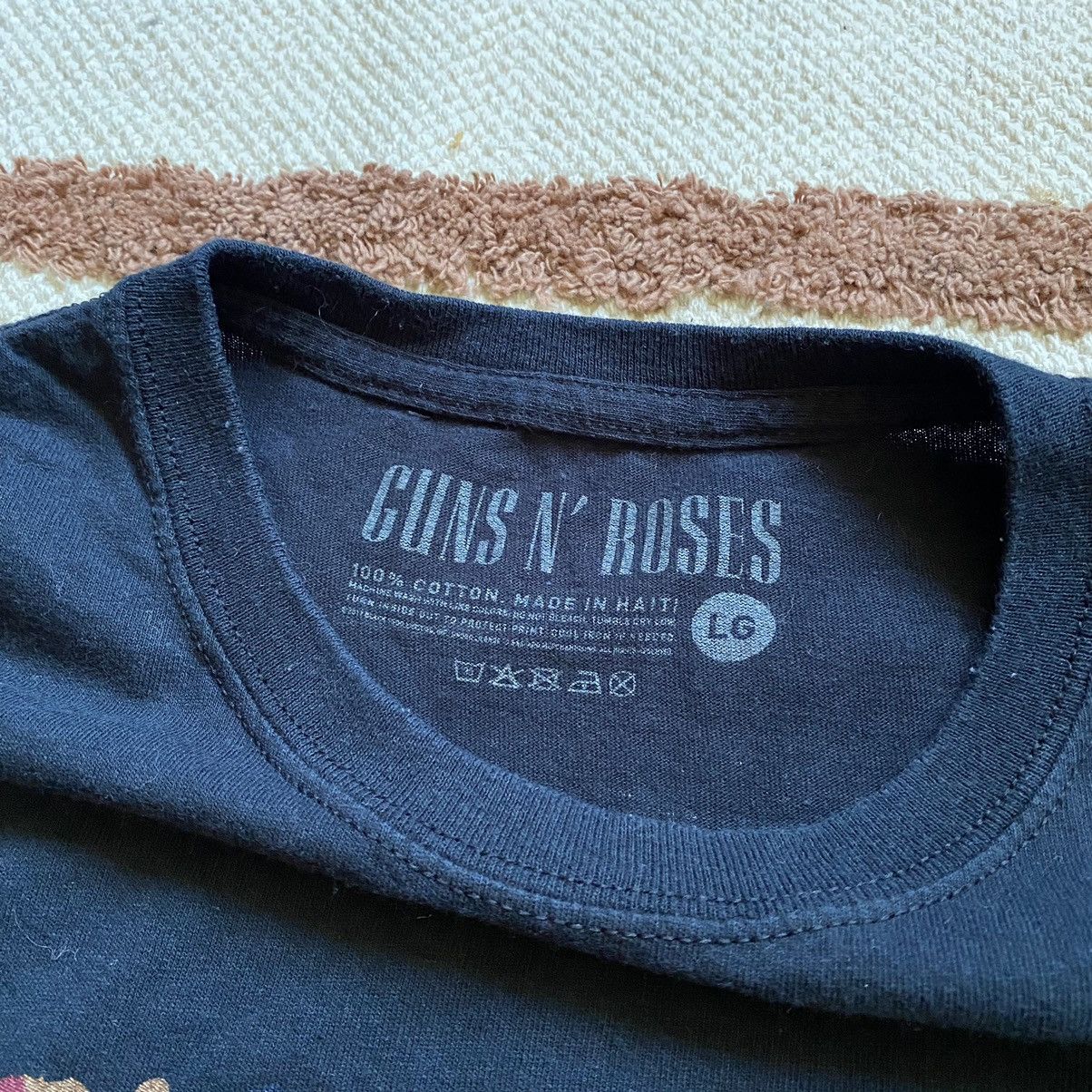 Band Tees GUNS N ROSES Y2K ROCK BAND TOUR ENGLAND T SHIRT Size US L / EU 52-54 / 3 - 5 Thumbnail