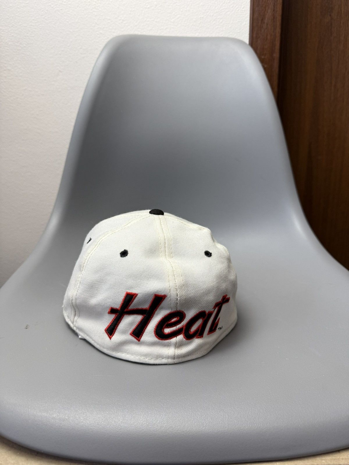 NBA Vintage Miami Heat Cap NBA Streetwear Rare Casual Fan Logo Size ONE SIZE - 7 Thumbnail