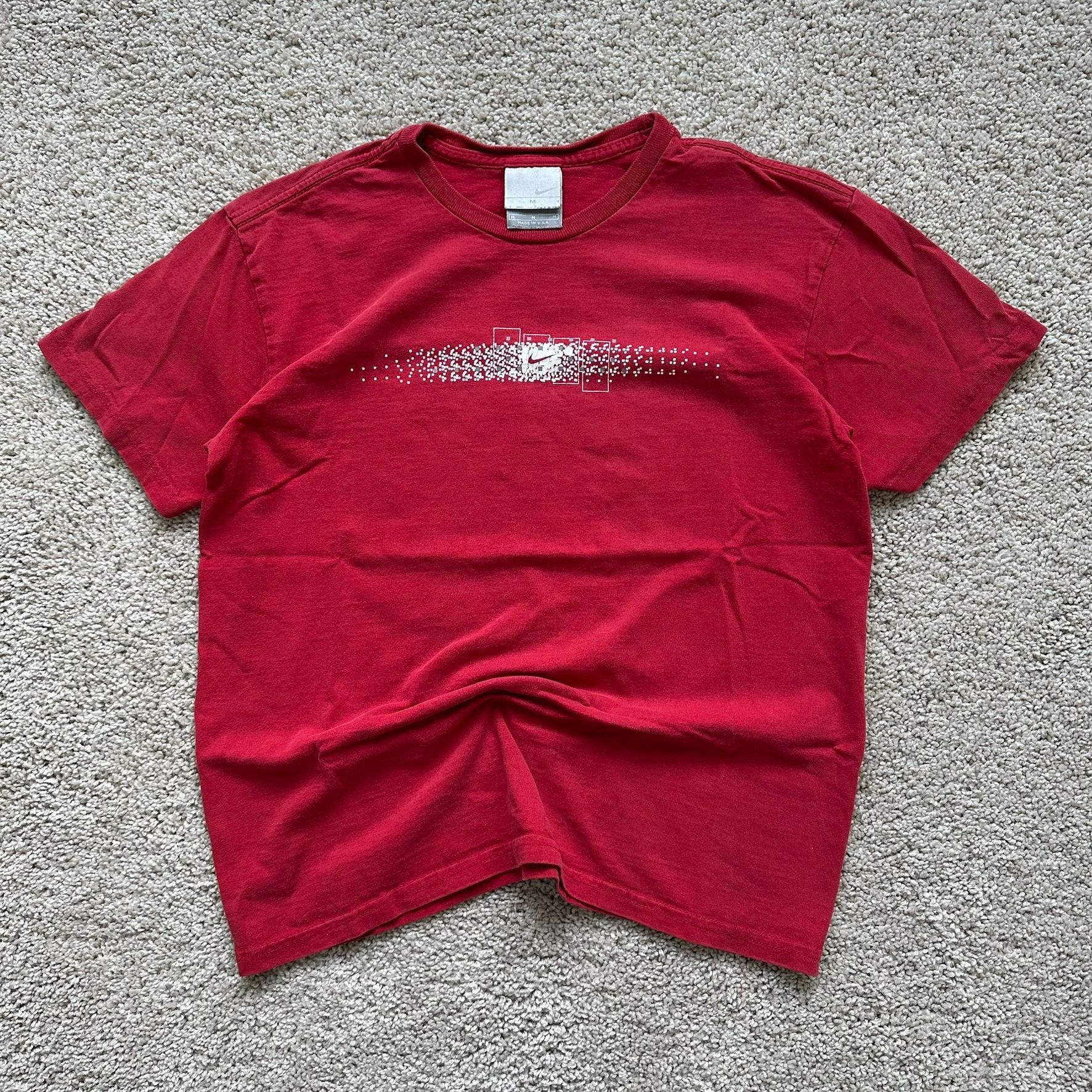 Nike Vintage Y2K Nike Center Swoosh Logo T-Shirt Red Athletic Wor Size US M / EU 48-50 / 2 - 1 Thumbnail