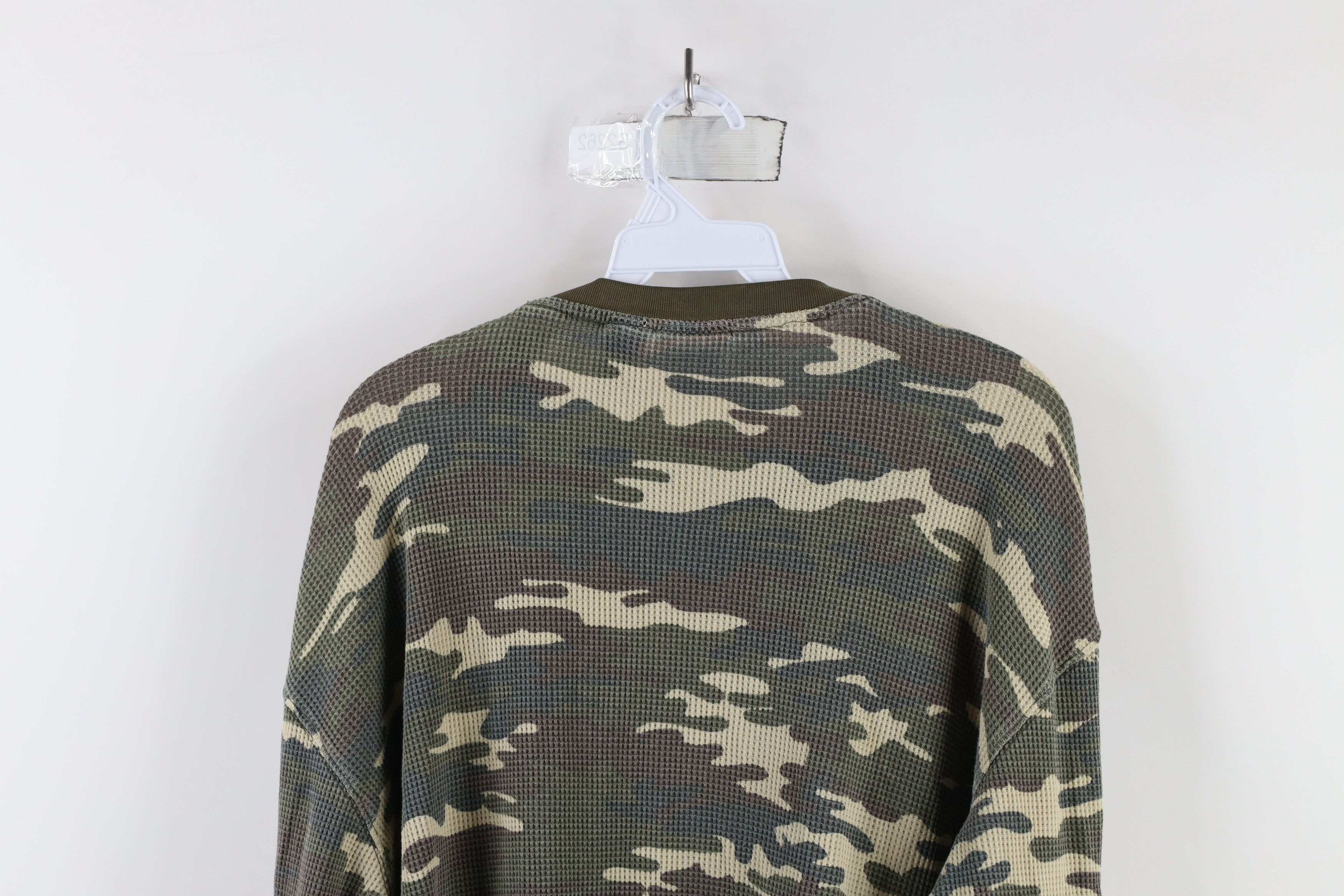 Vintage Vintage 90s Streetwear Camouflage Waffle Knit T-Shirt Size US L / EU 52-54 / 3 - 11 Thumbnail